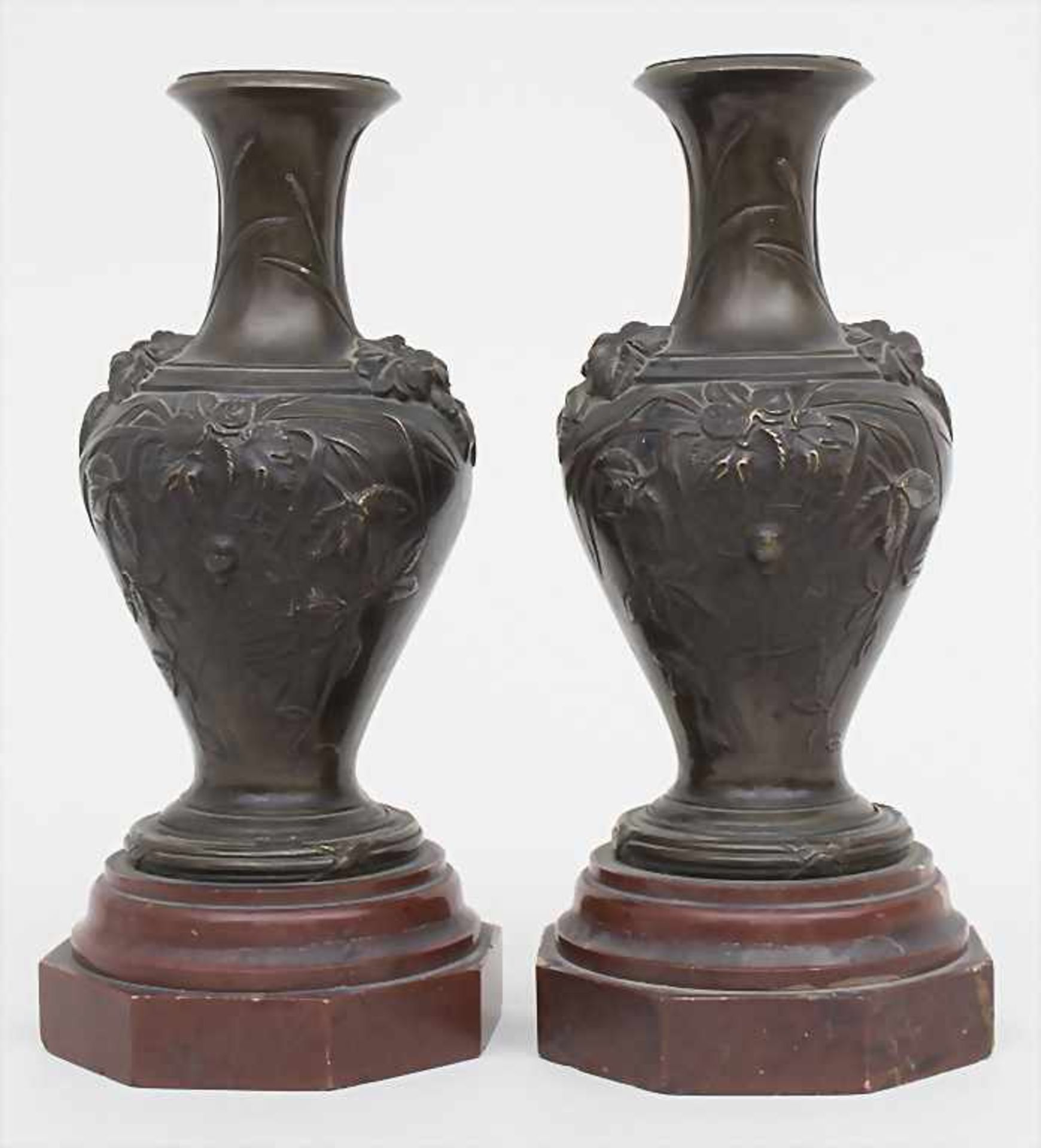 Paar Jugendstil Bronze Vasen mit Spinne und Spinnennetz / A pair of Art Nouveau bronze vases wit