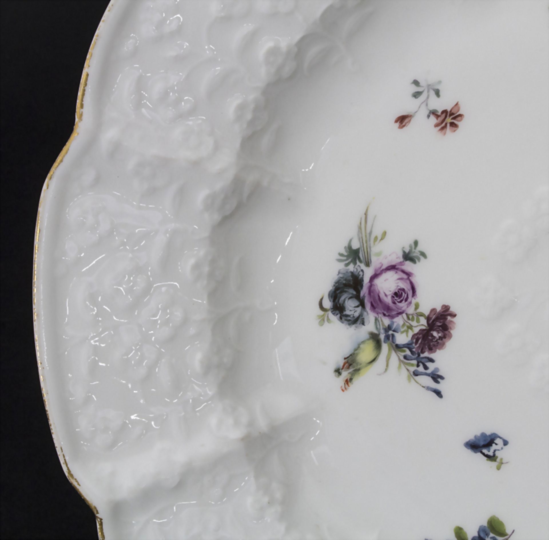 Teller mit Reliefdekor / A plate with flower relief, Meissen, um 1750Material: Porzell - Bild 2 aus 4