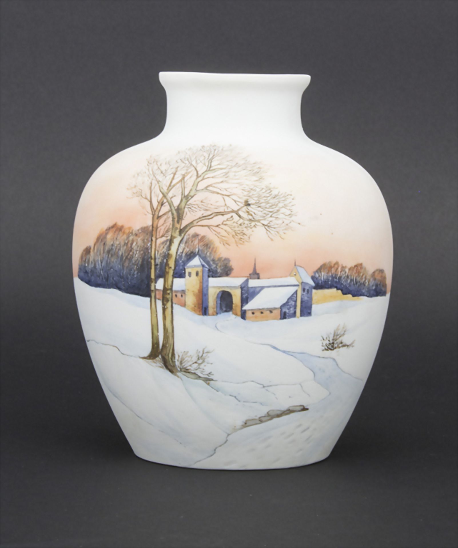 Vase mit Winterlandschaft / A vase with a winter landscape, Karl Ens, Volkstedt, um 1900<br