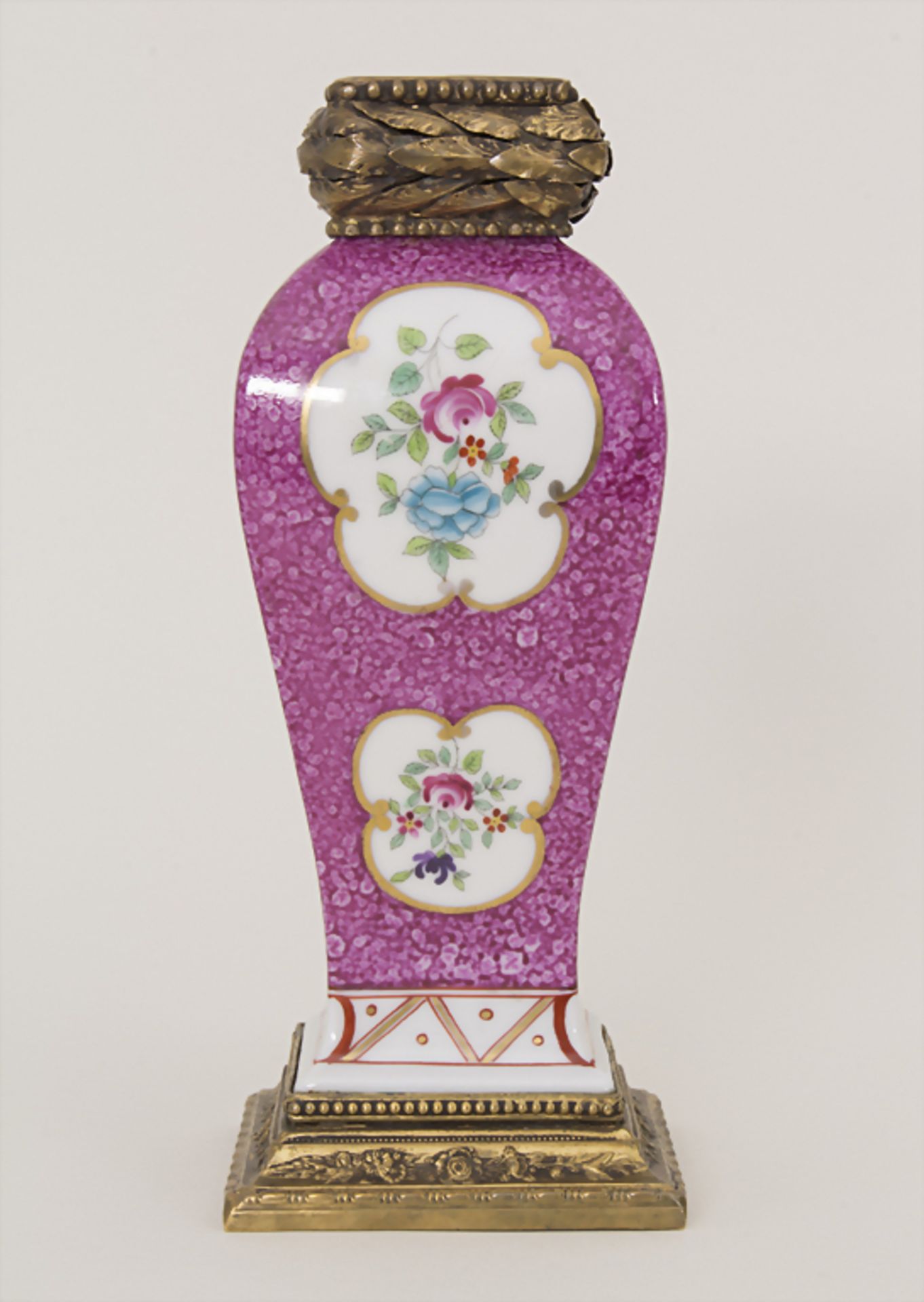 Vase mit Bronzemontur / A vase with bronze mounts, Frankreich, um 1880Material: Porzel - Image 4 of 8