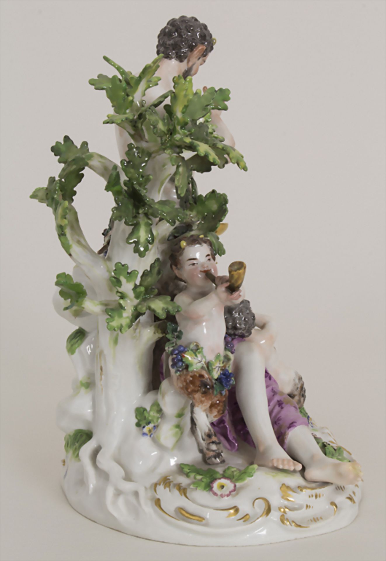 Figurengruppe 'Bacchantin und Faune' / A porcelain group 'A Bacchante with 2 Satyrs', Meissen, 1 - Bild 4 aus 8