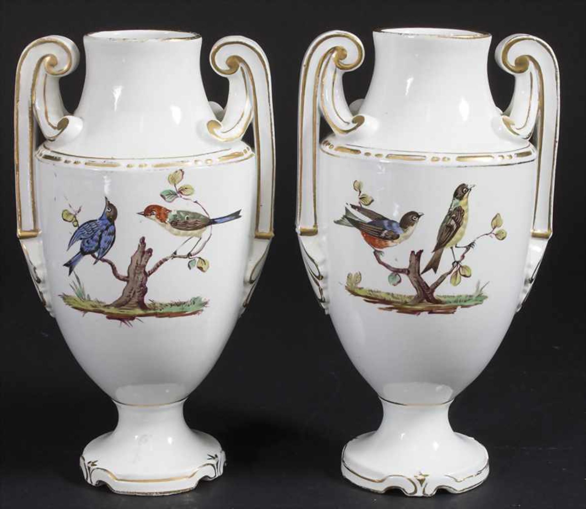 Paar frühe Henkelvasen / A pair of early handled vases, wohl 1. Hälfte 18. Jh.Materi