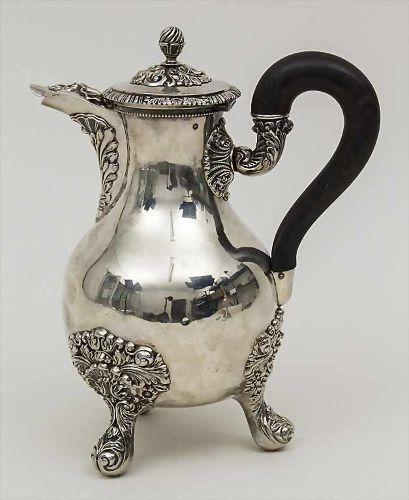 Teekanne / A silver tea pot, Paris, 1819-1839Material: Silber 9050Punzierung: Veil