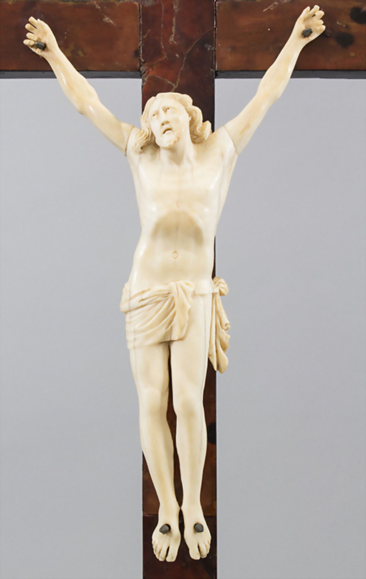 Barock Kruzifix / A Baroque crucifix, 18. Jh.Technik: Elfenbein, geschnitzt, Holzkreu - Bild 2 aus 5