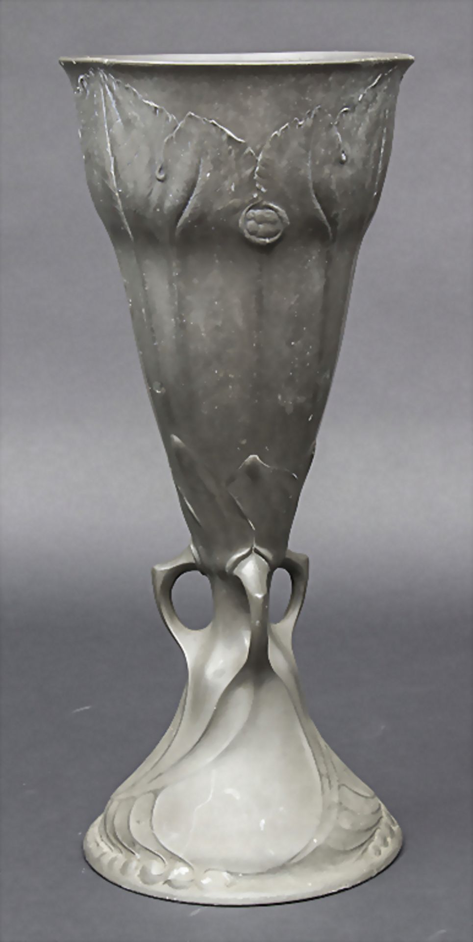 Große Jugendstil Pokal-Vase / A large Art Nouveau goblet with 3 handles, J.P. Kayser, Krefeld,