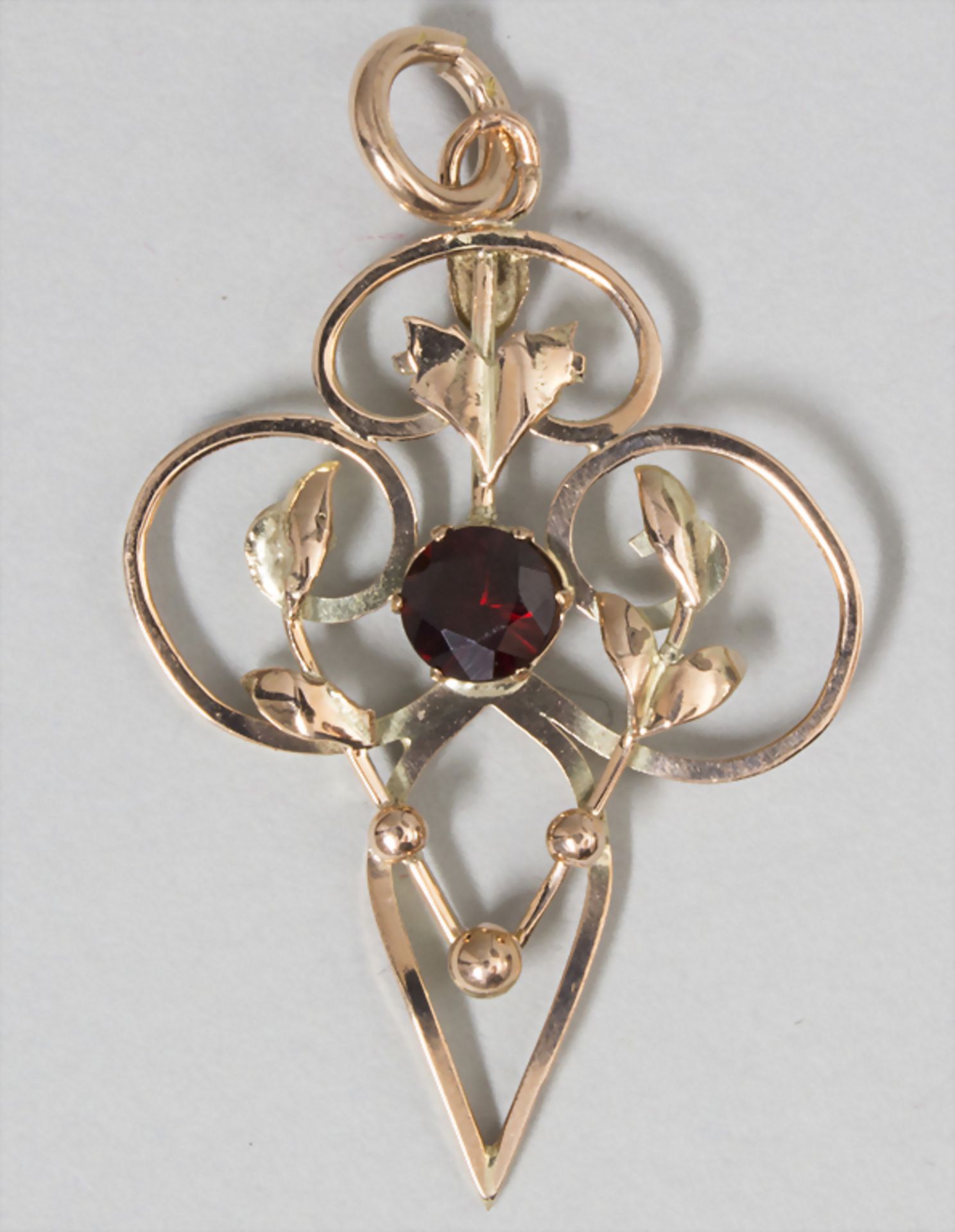 Jugendstil Anhänger / An Art Nouveau pendant, England, um 1900Material: Roségold, Gr