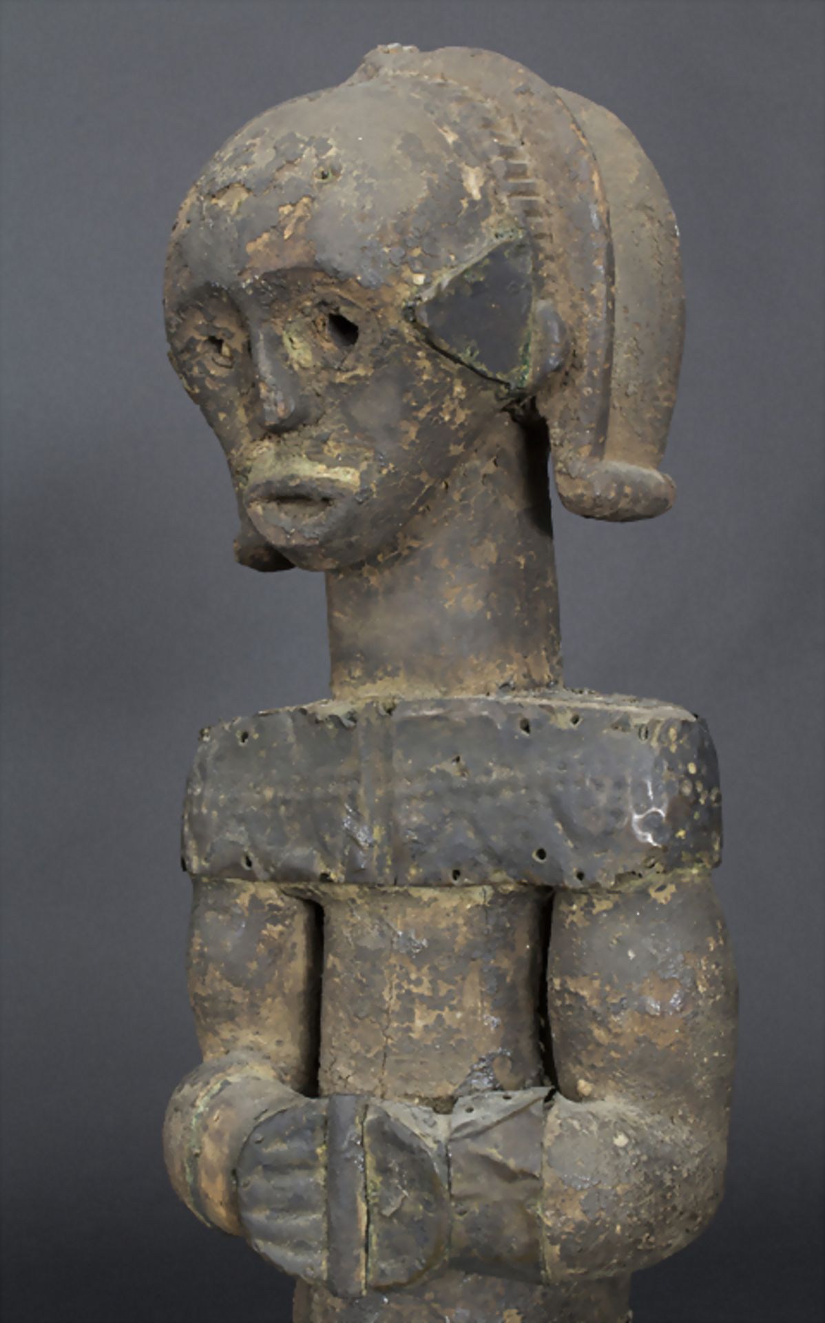 Fetischfigur / A fetish figure, Fang, Gabun, 20. Jh.Material: Holz, geschnitzt, Eisen, - Image 2 of 6
