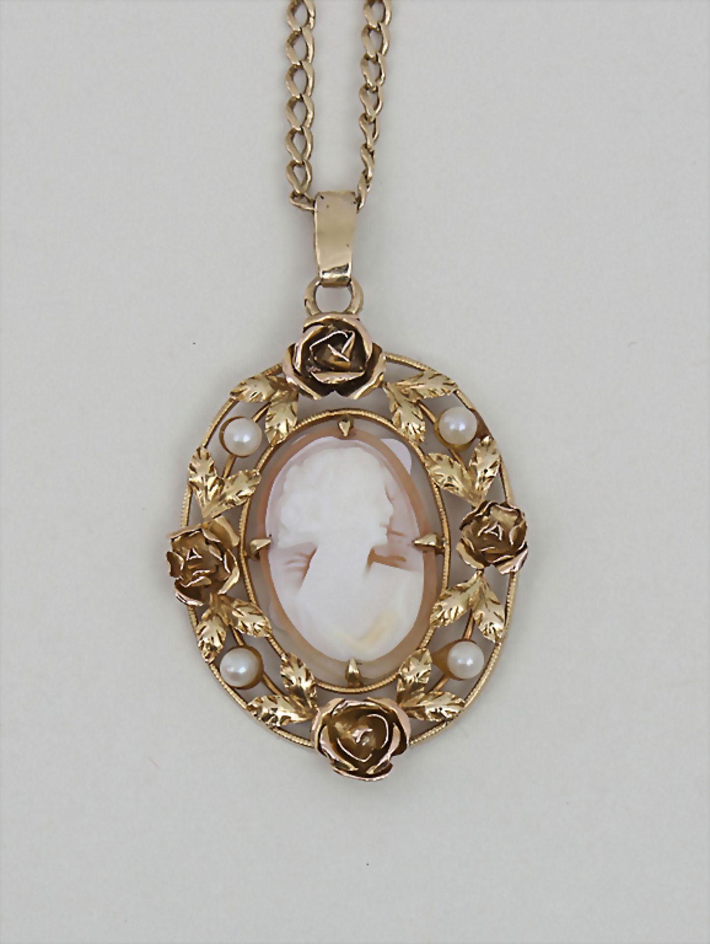 Jugendstil Kamee-Anhänger / Art Nouveau Cameo PendantMaterial: Gelbgold unterschiedli