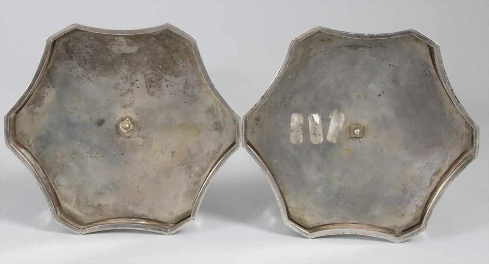 Paar Kerzenleuchter / A pair of silver candleholders / Une paire de bougeoirs en argent massif 1 - Image 3 of 7