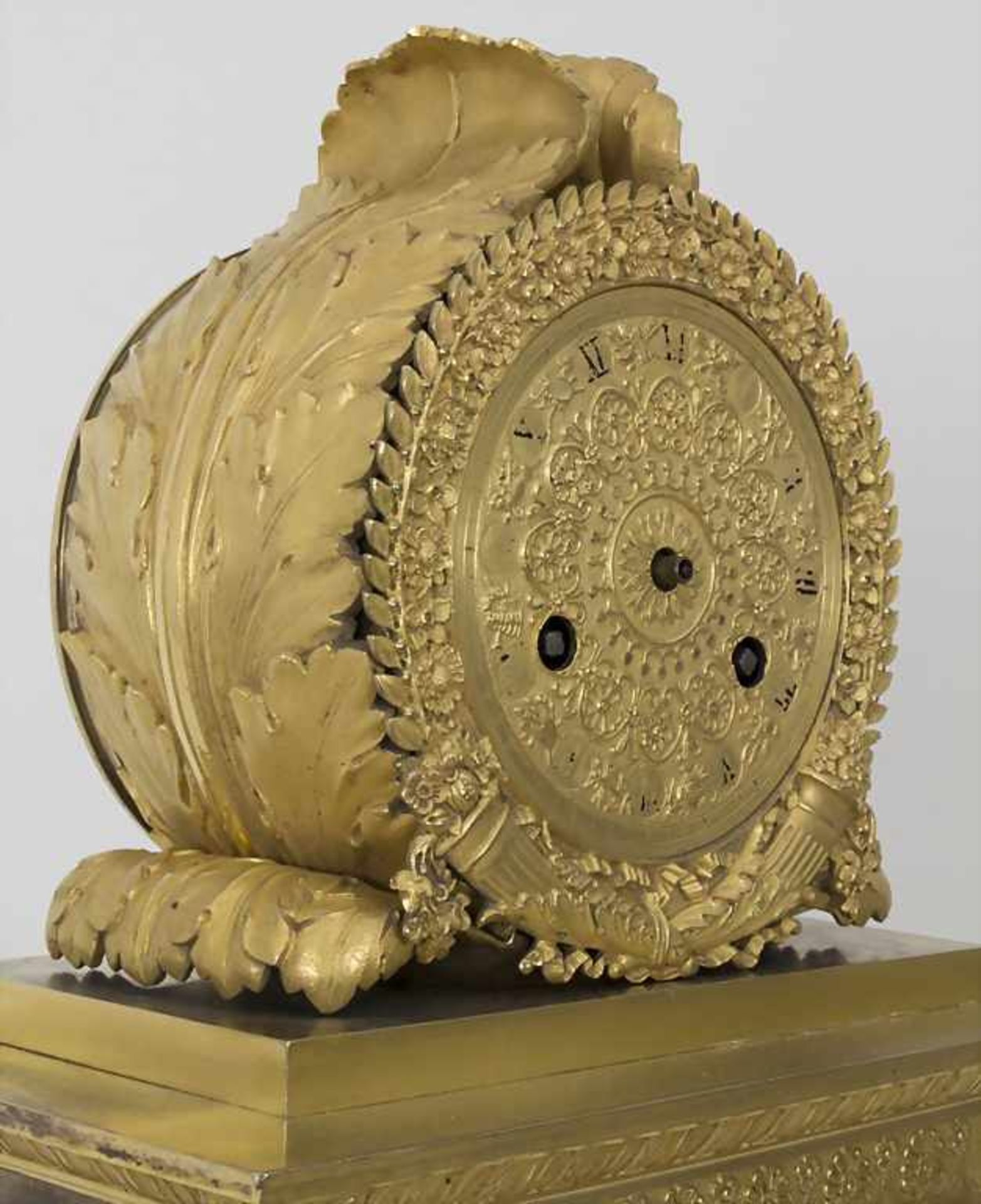 Empire Pendule 'Die Künste' / An Empire clock 'The fine arts', Paris, um 1800Gehäuse - Image 9 of 11