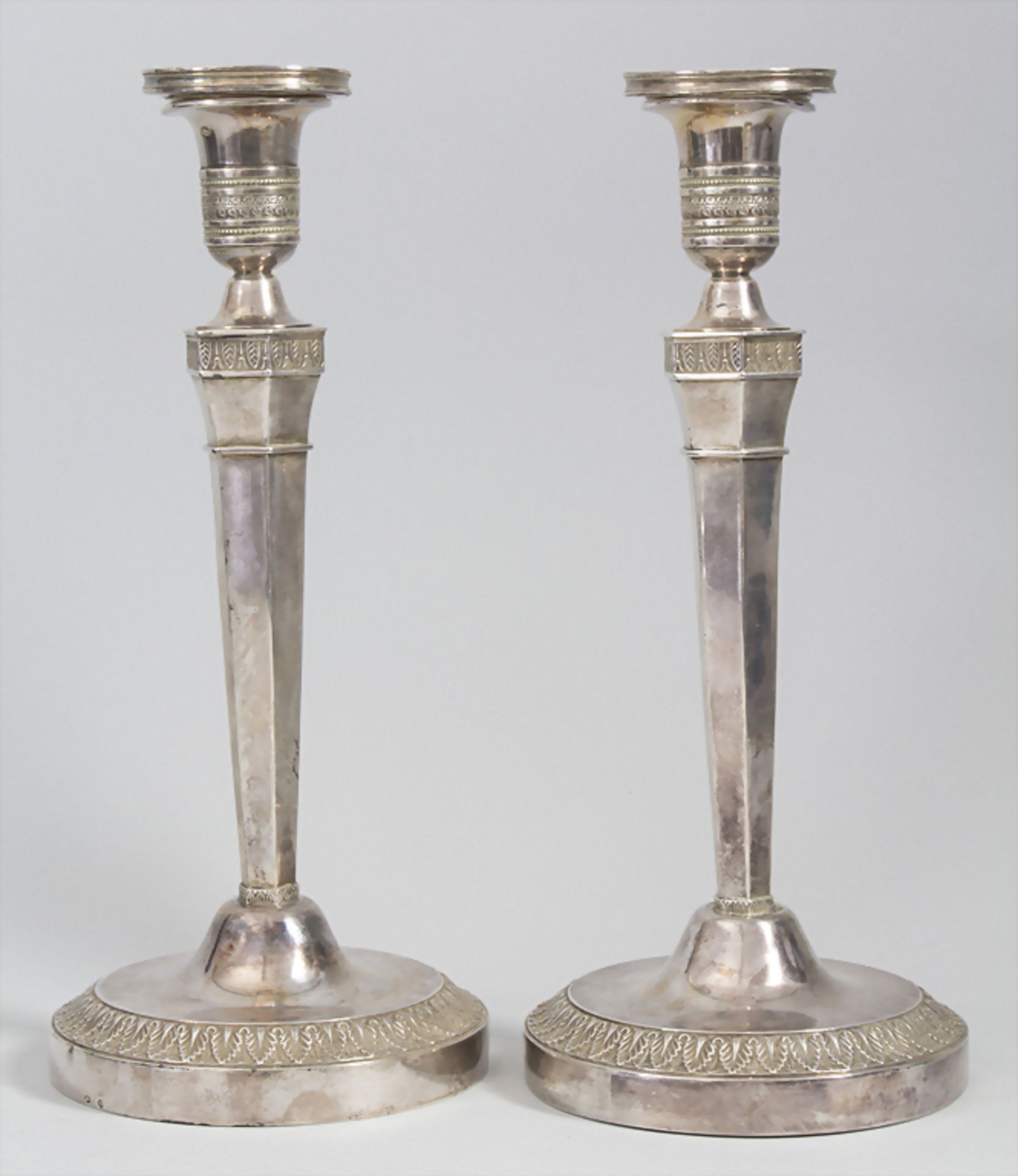 Paar Empire-Kerzenleuchter / A pair of Empire silver candlesticks, D. Garreau, Paris, 1809-1819<