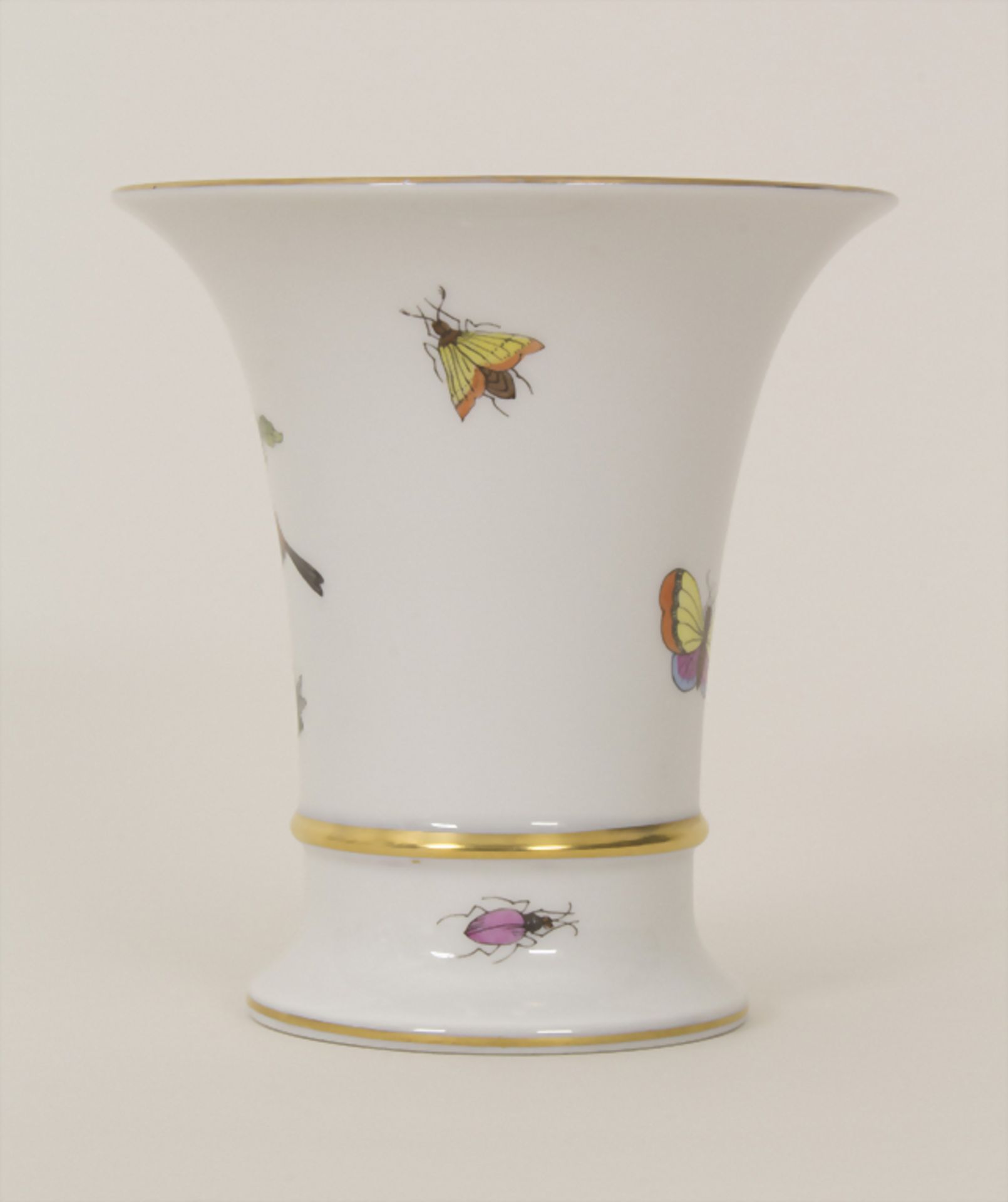 Vase Rothschild, Herend, Mitte 20. Jh.Material: Porzellan, polychrom bemalt und glasie - Bild 2 aus 7