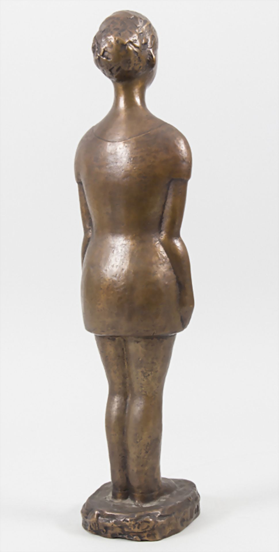 Monogrammist, 'Stehendes Mädchen' / A bronze sculpture of a girl, Frankreich, nach 1979<br - Bild 4 aus 9