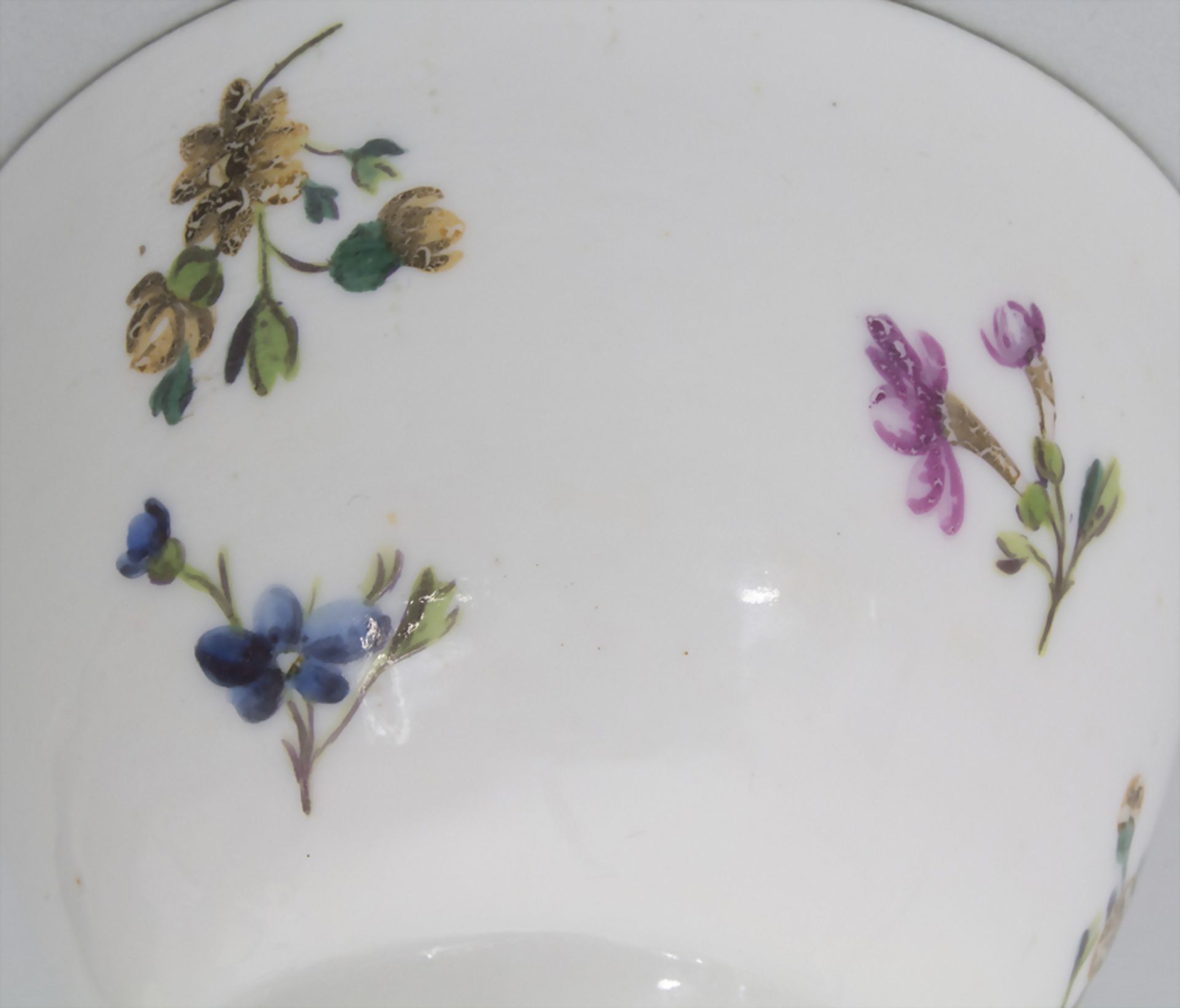 Koppchen mit Blumenmalerei / A cup with flowers, Amstel, um 1785Material: Porzellan, p - Bild 5 aus 6