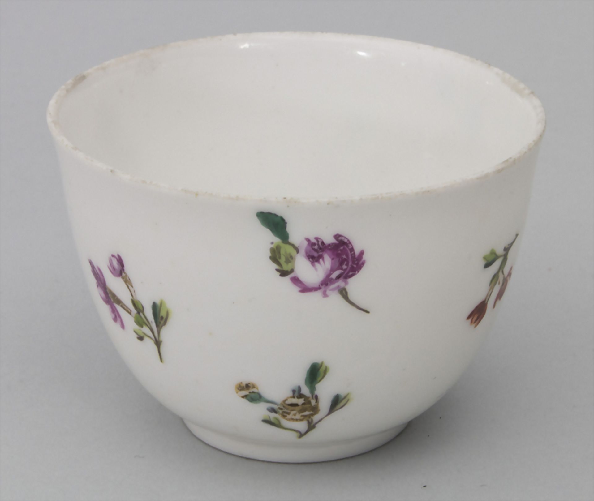 Koppchen mit Blumenmalerei / A cup with flowers, Amstel, um 1785Material: Porzellan, p