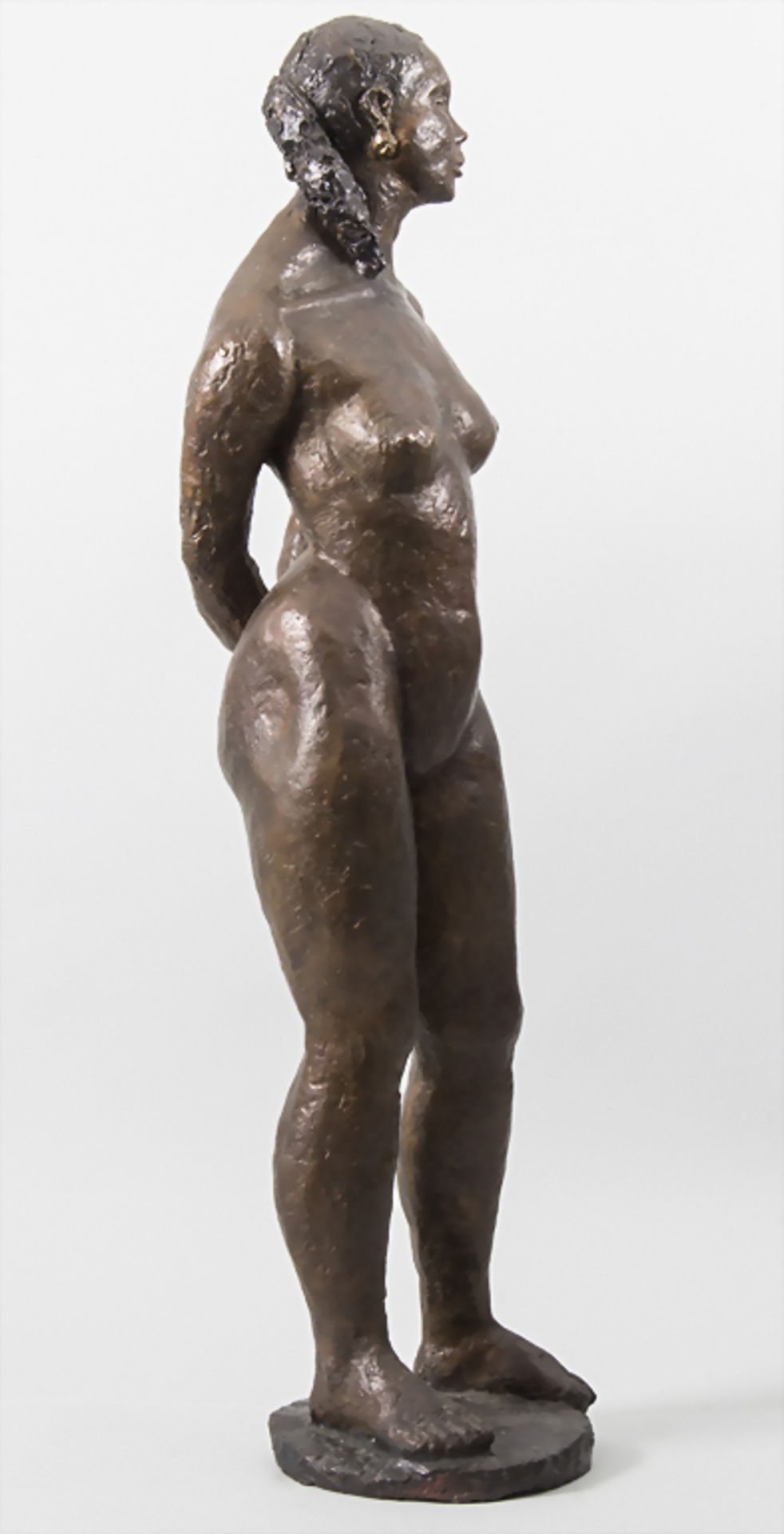 Anita Maison, (1956), stehender weiblicher Akt / A bronze sculpture of a nudeMaterial: - Image 2 of 7