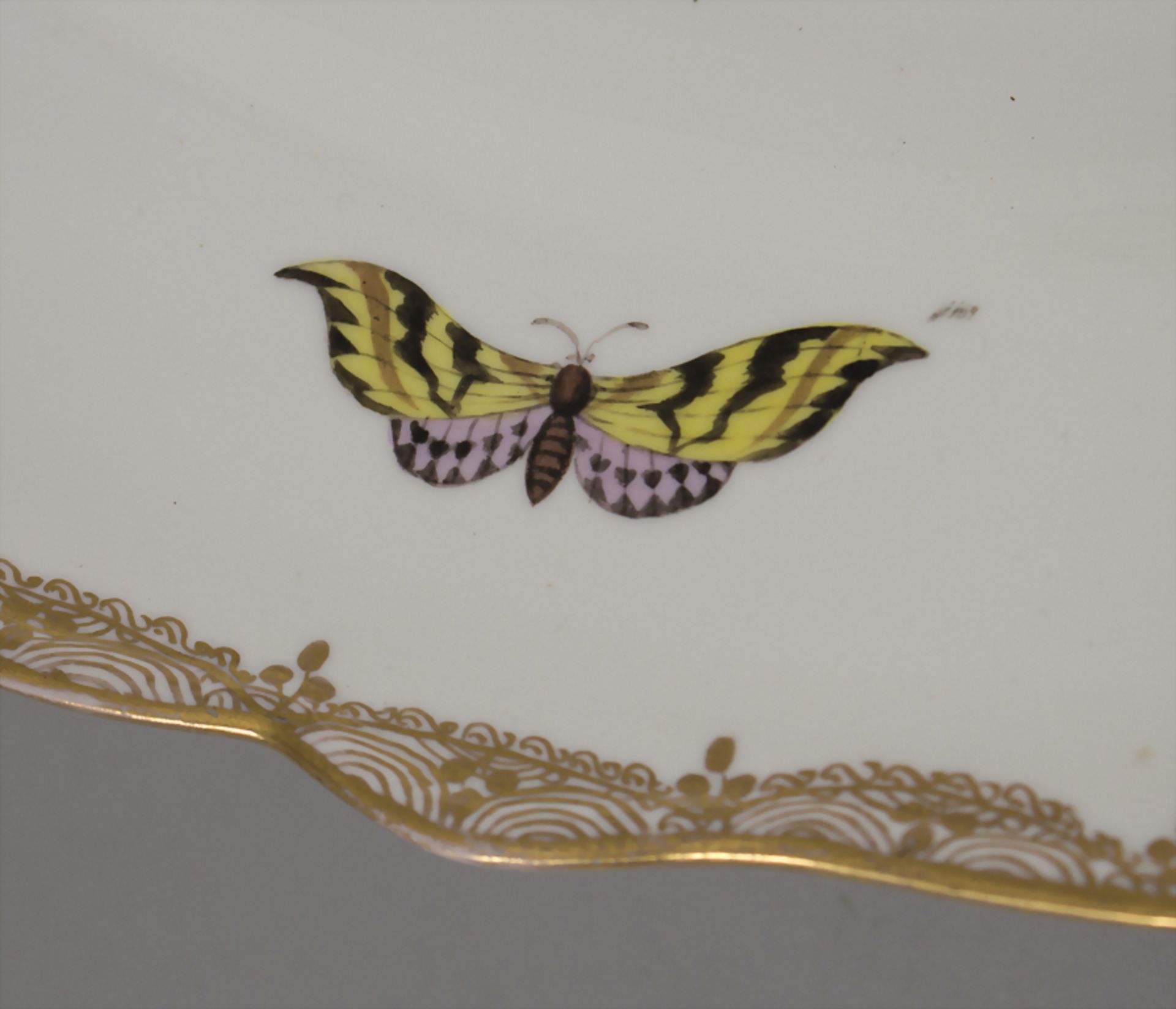 Große Prunkplatte / A large serving platter, Meissen, 19. Jh.Material: Porzellan, pol - Bild 3 aus 5