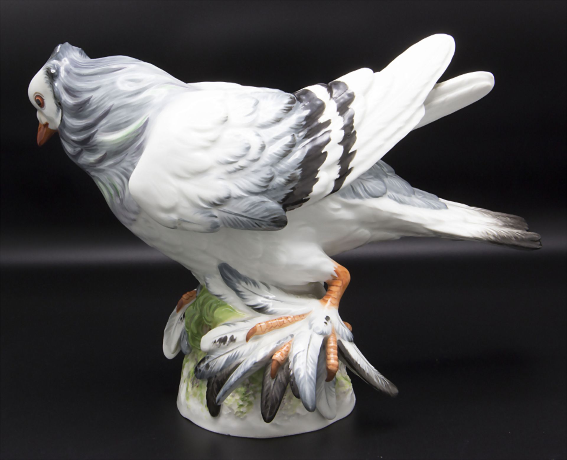 Seltene große Vogelfigur 'Taube mit Federfüßen' - Image 3 of 7