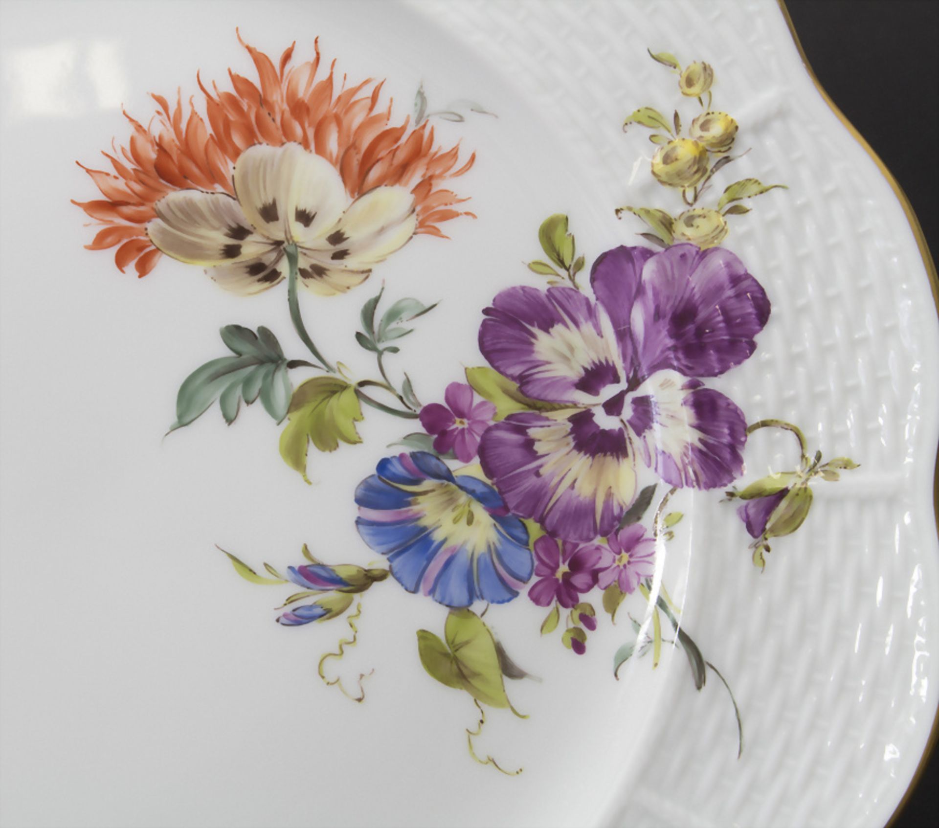 Teller mit Blumenmalerei / A plate with flowers, Ludwigsburg, Ende 20. Jh. - Bild 2 aus 5