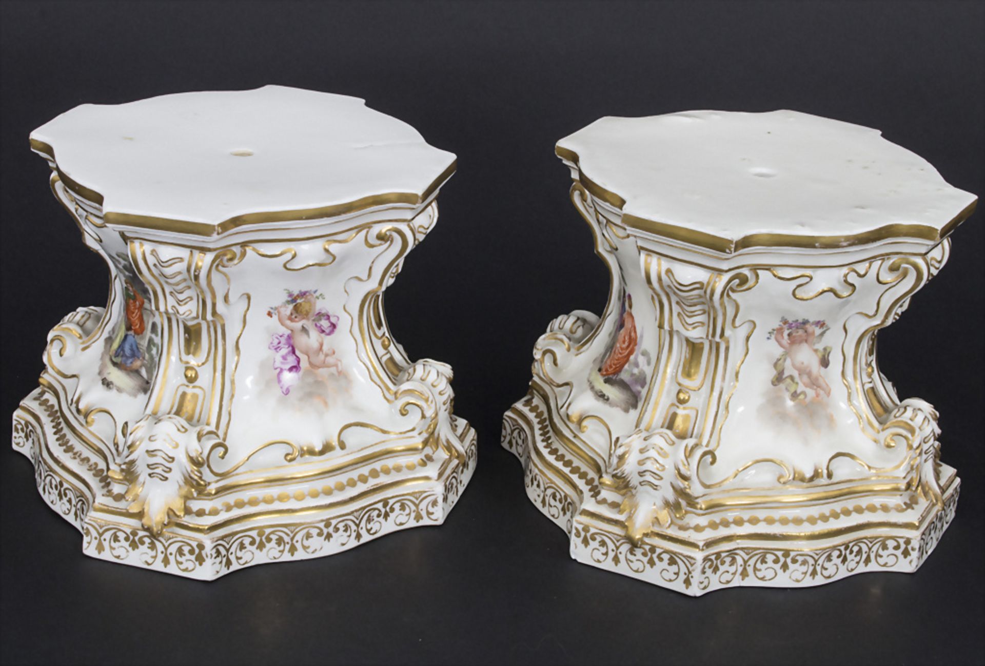 Paar Postamente mit Watteau Szenen / A pair of early pedestals with Watteau scenes, Meissen, ... - Image 5 of 17