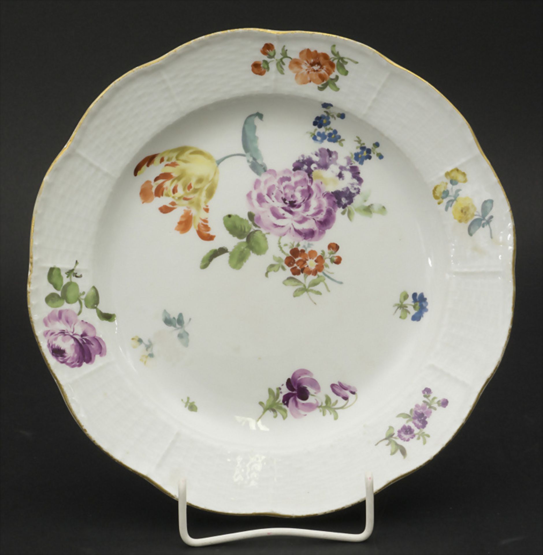 Ein Suppenteller / A soup plate, Meissen, um 1750