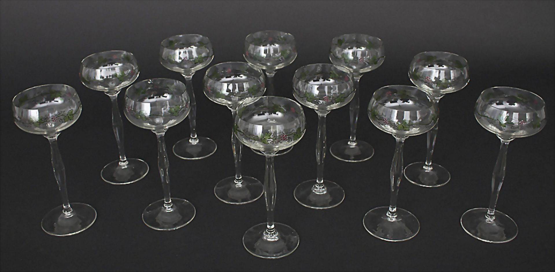 12 Jugendstil Weingläser / A set of 12 Art Nouveau wine glasses, Theresienthal, um 1900 - Image 2 of 3