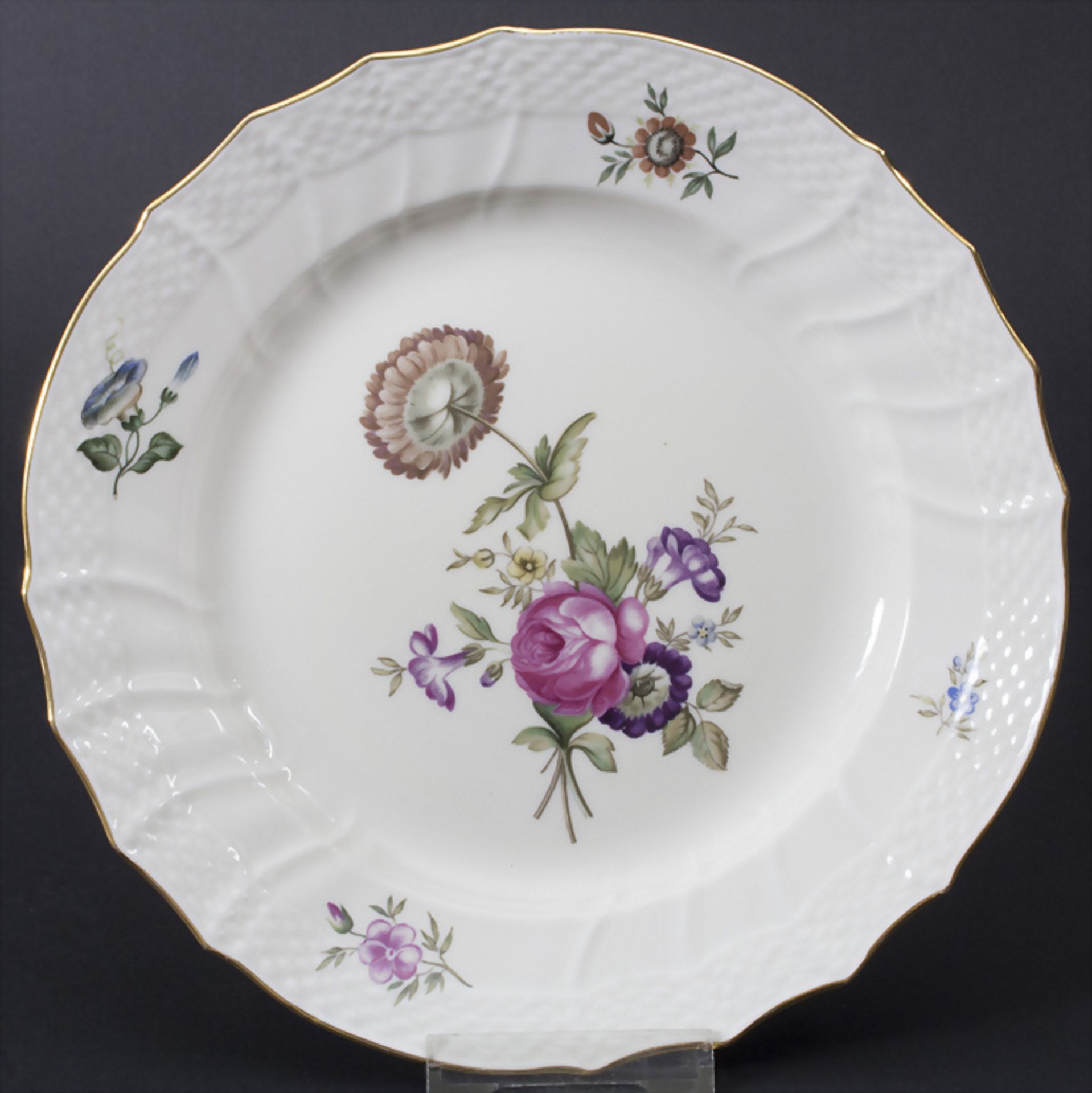 Teller mit Blumen / A plate with flowers, Royal Copenhagen, 1955