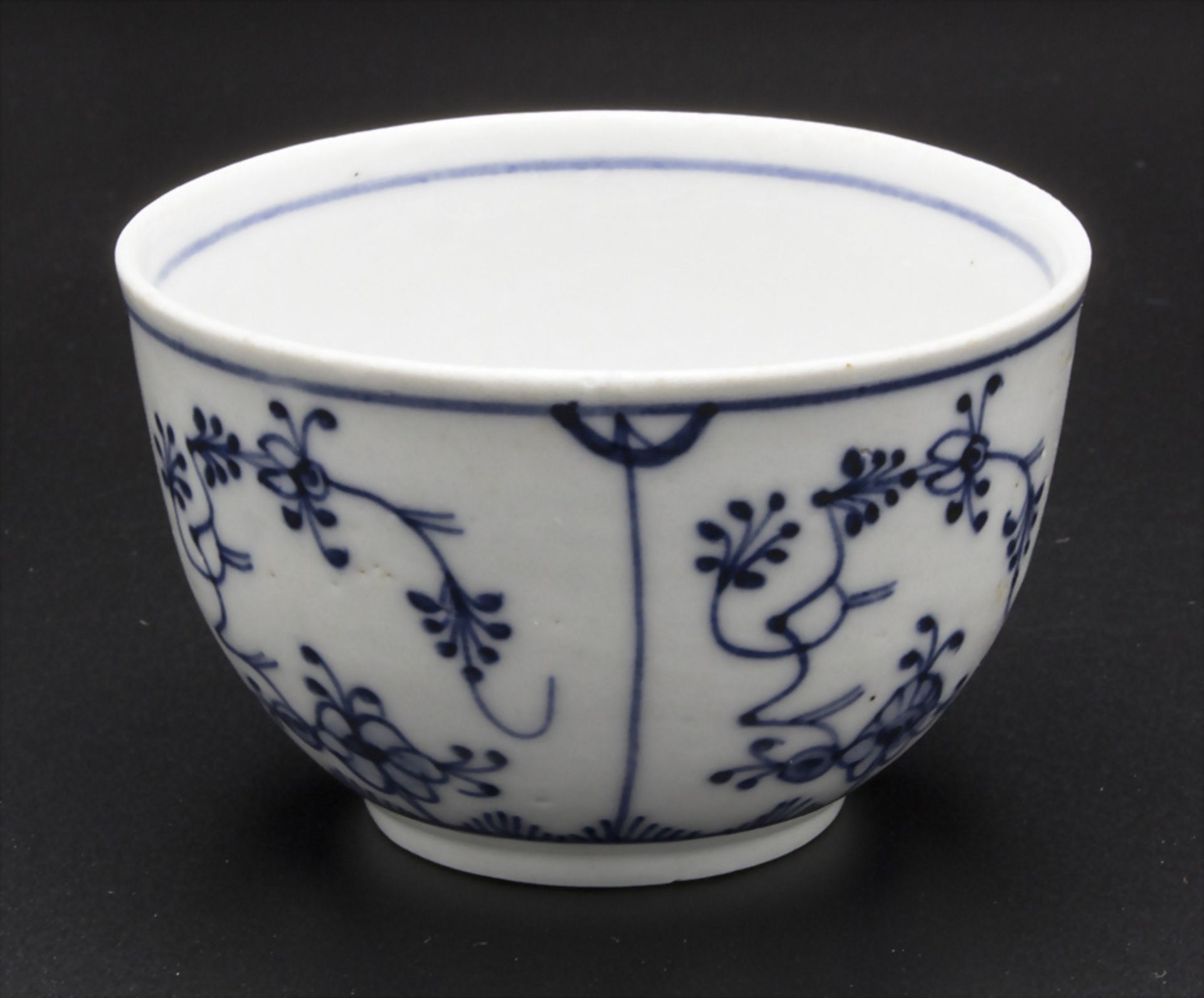 Koppchen mit Blaumalerei / A coupling with blue Indian pattern, Meissen, Marcolini-Periode, um 1780