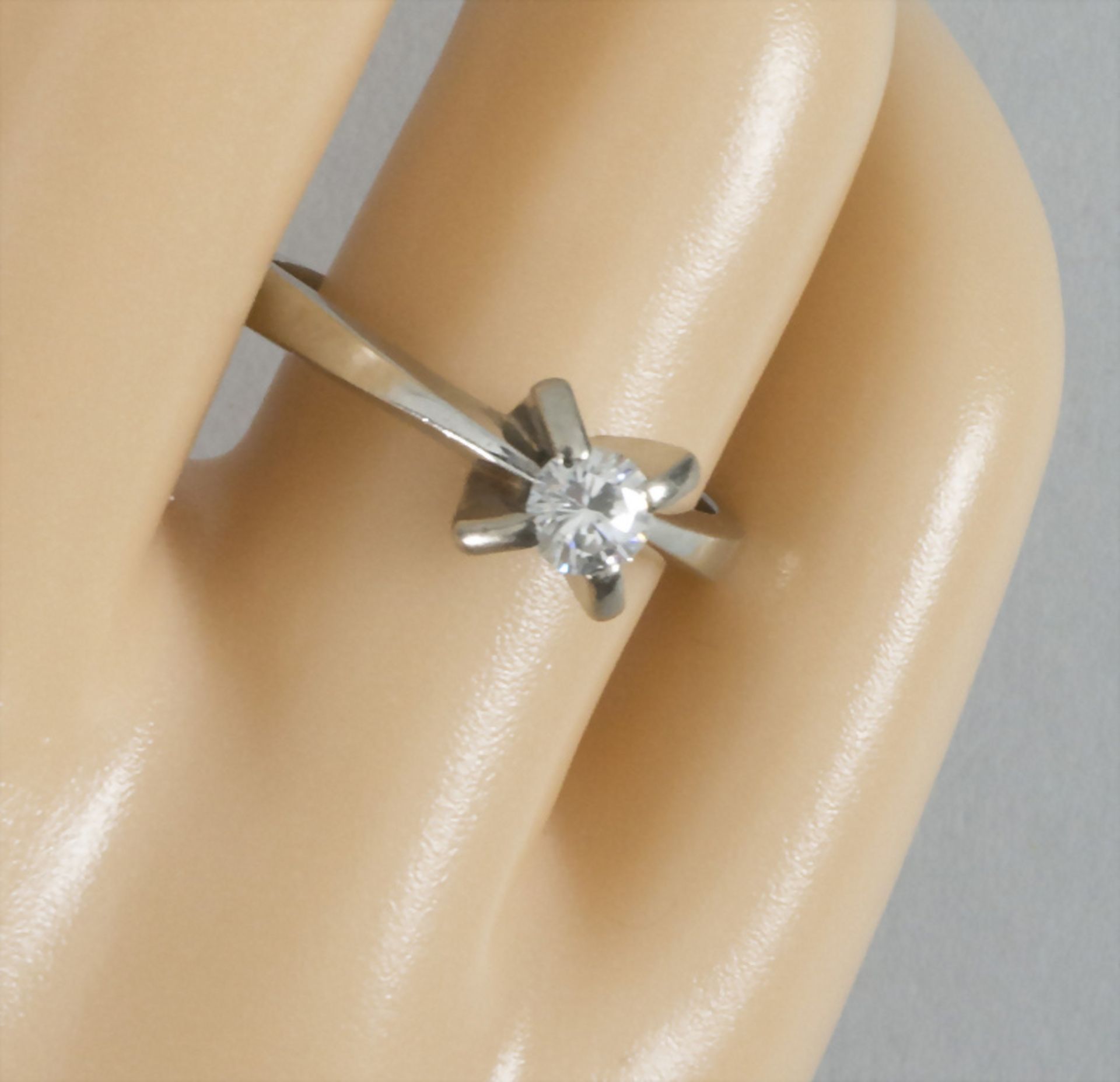 Brillant Solitärring / An 18k gold ring with a brilliant solitaire - Bild 4 aus 5