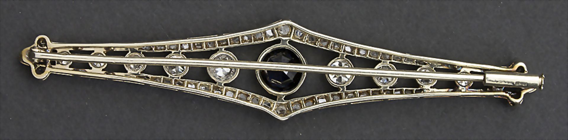 Art Déco Brosche mit Saphiren und Diamanten / An Art Déco brooch with Sapphires and Diamonds, ... - Image 2 of 2