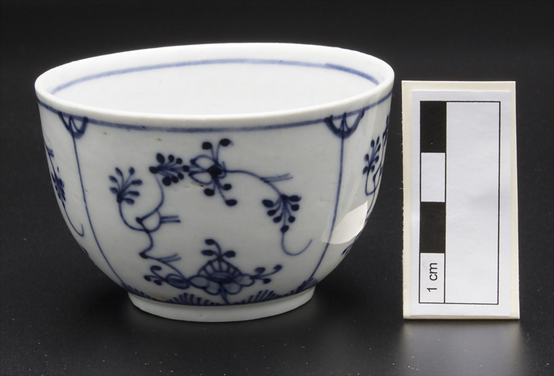 Koppchen mit Blaumalerei / A coupling with blue Indian pattern, Meissen, Marcolini-Periode, um 1780 - Image 2 of 5