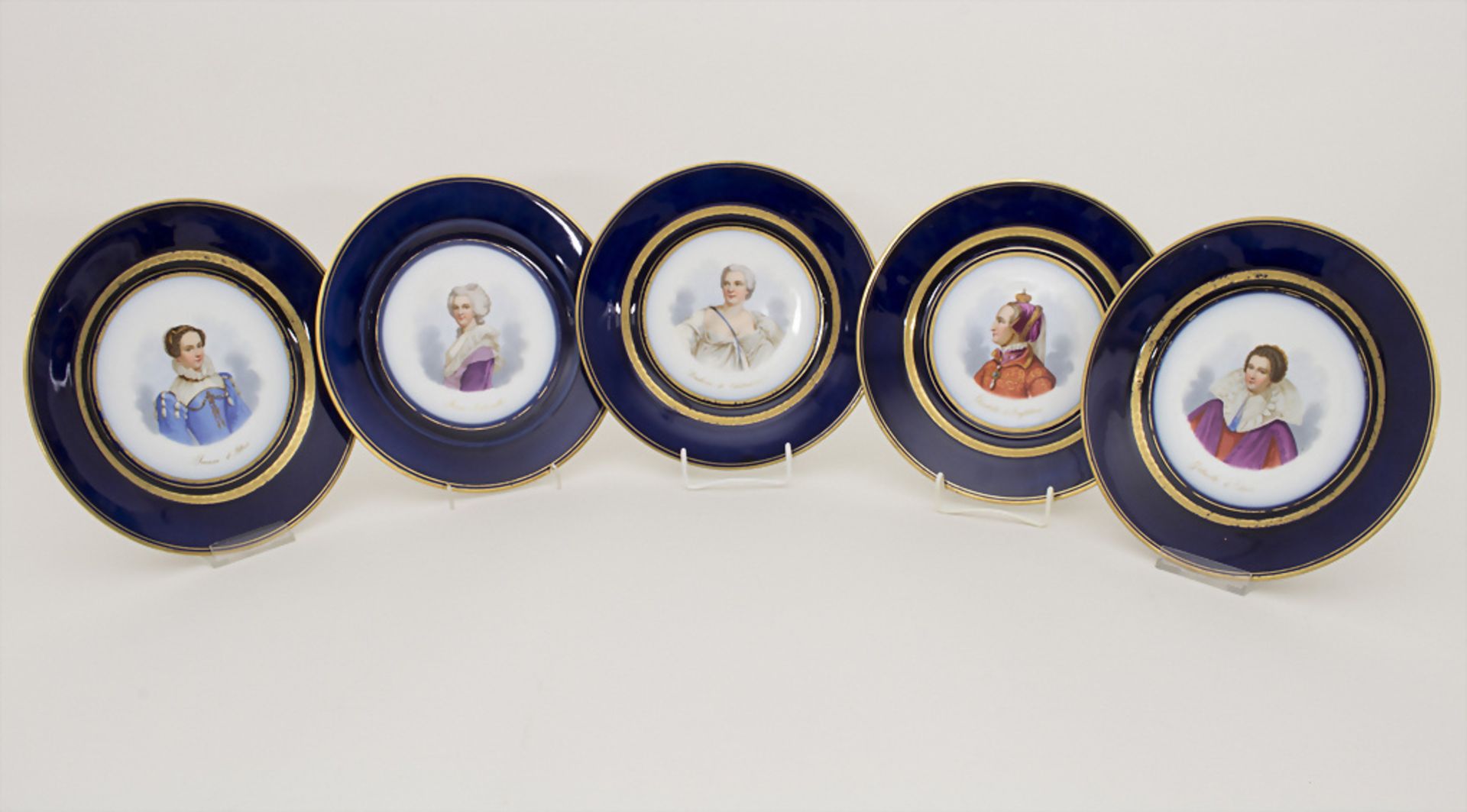 5 Teller mit Damenportraits / A set of 5 plates with ladies portaits, Sèvres, 1860-1861