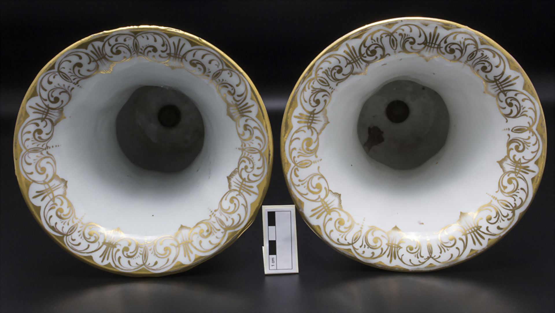 Paar Kratervasen mit galanten Szenen / A pair of urn vases with courting scenes, Carl Thieme, ... - Image 17 of 19
