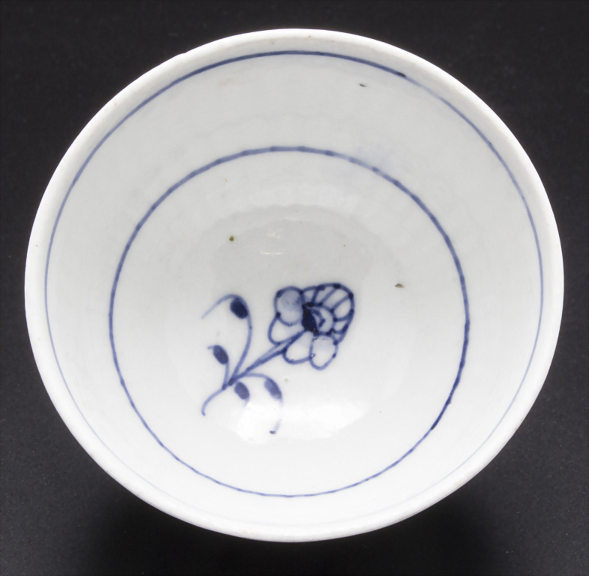 Koppchen mit Blaumalerei / A coupling with blue Indian pattern, Meissen, Marcolini-Periode, um 1780 - Image 3 of 5