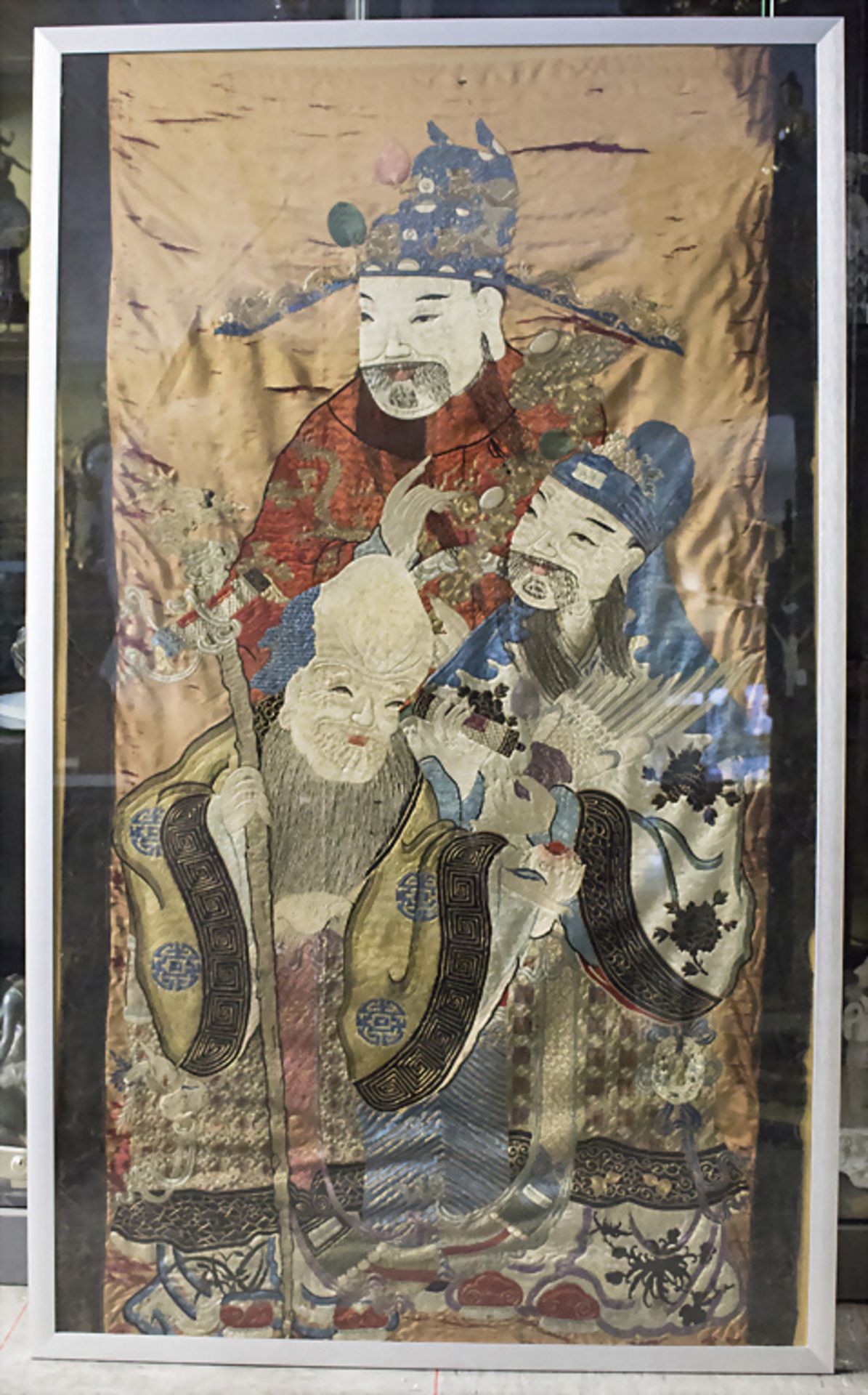 Feine höfische Seidenstickerei / A fine courtly silk embroidery, China, 18./19. Jh. - Image 2 of 4