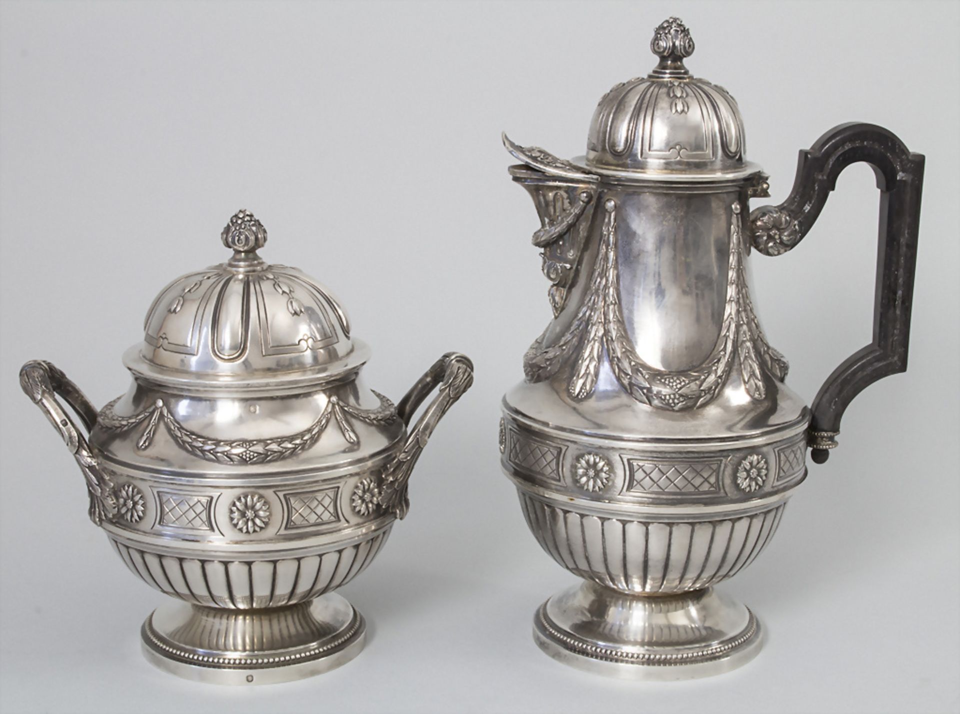 Kaffeekanne und Zuckerdose / A silver coffee pot and sugar bowl, Raoul Mauger, Paris 1897-1904