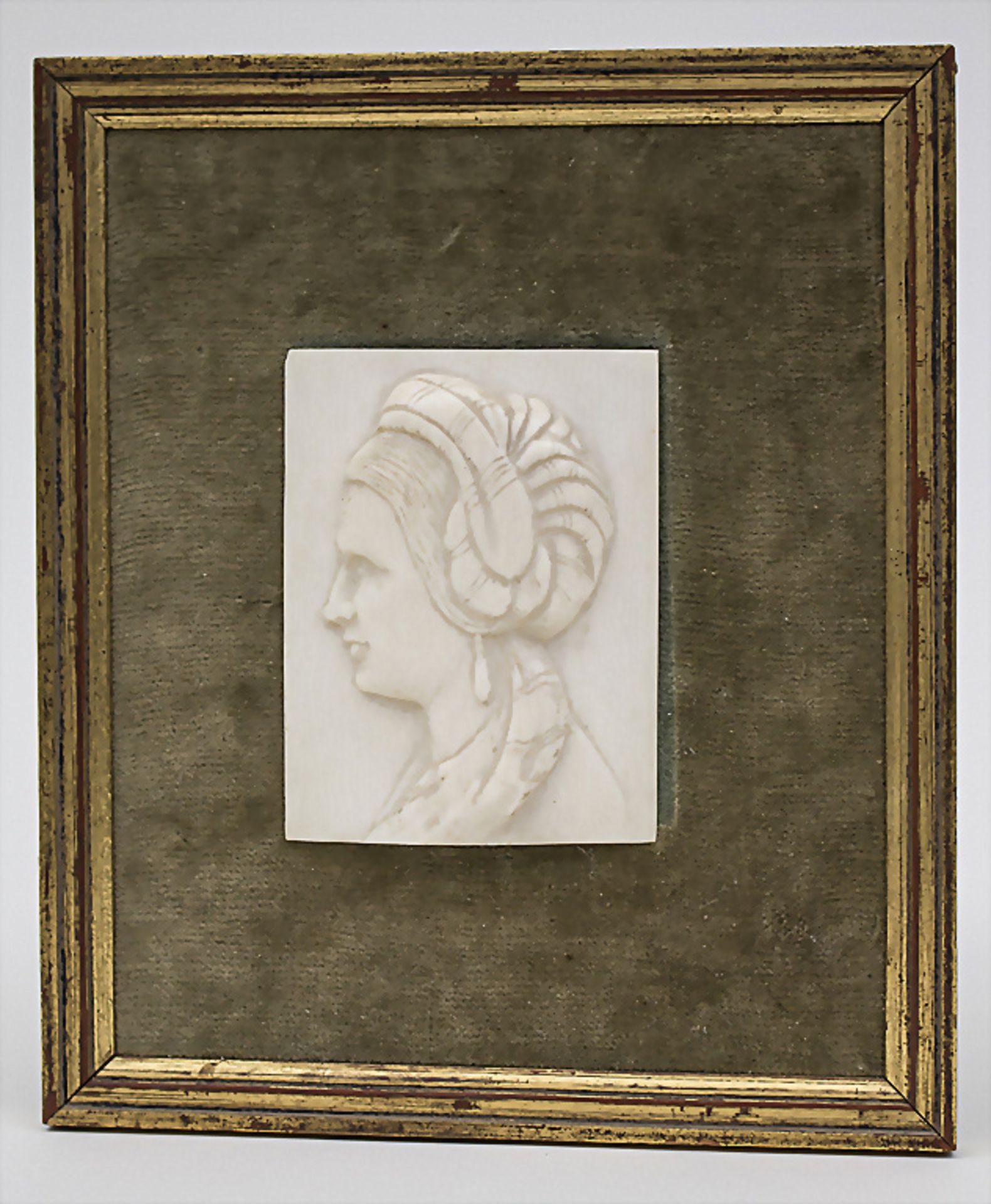 Elfenbein Profilporträt einer Dame / An Ivory Profile Portrait of a Lady