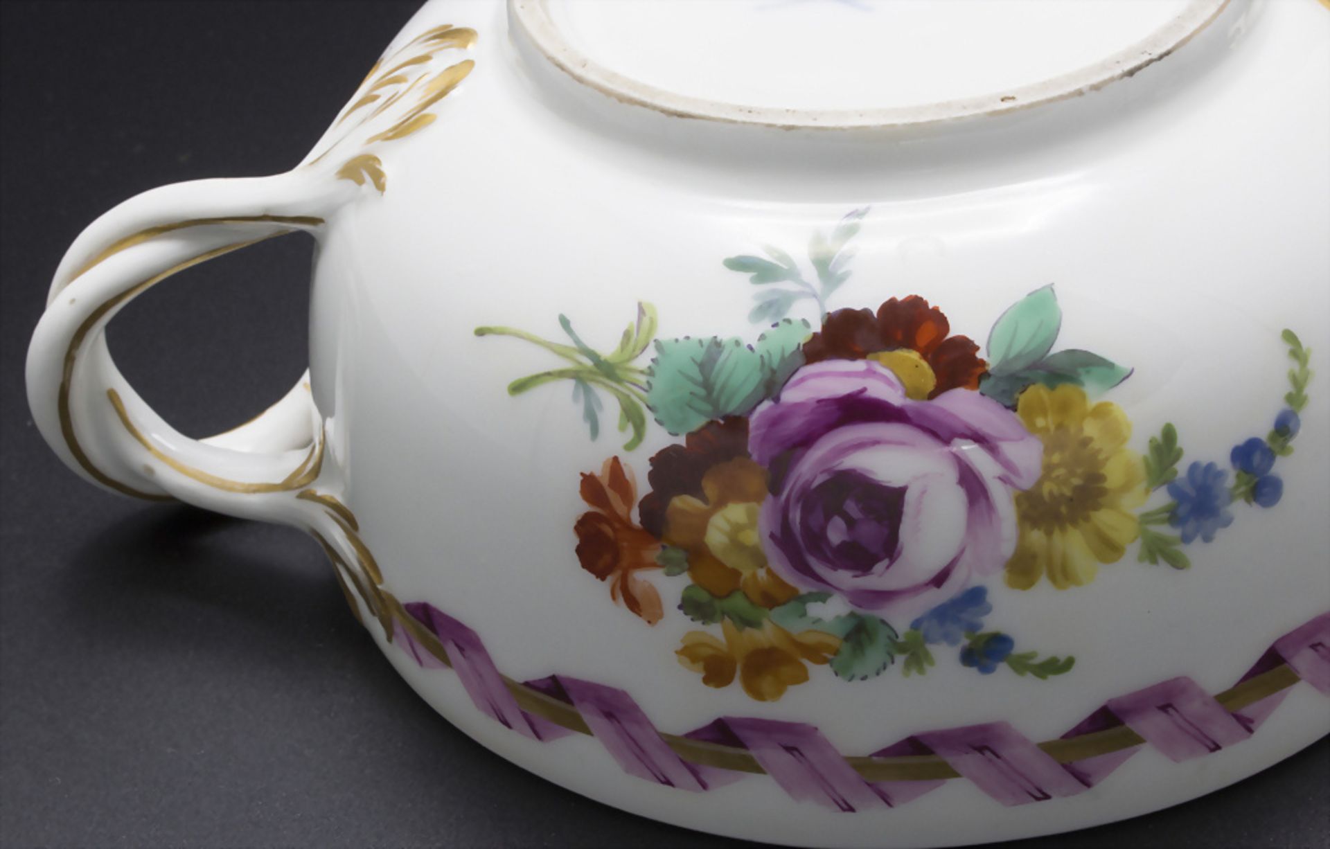 Henkelschale mit rosa Spiralband / A two handled bowl with pink spiral ribbon, Meissen, ... - Image 5 of 6