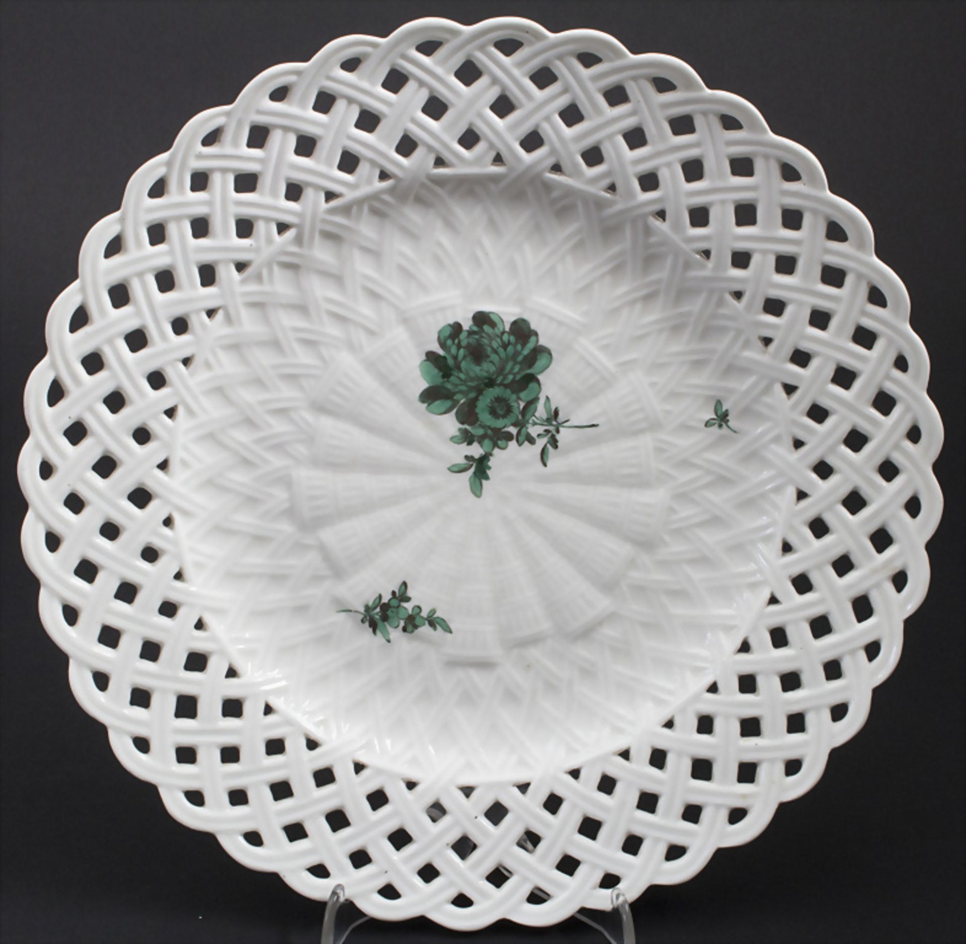 Dessert-Teller mit durchbrochenem Korbflechtrand / A dessert plate with openwork, Meissen, ...