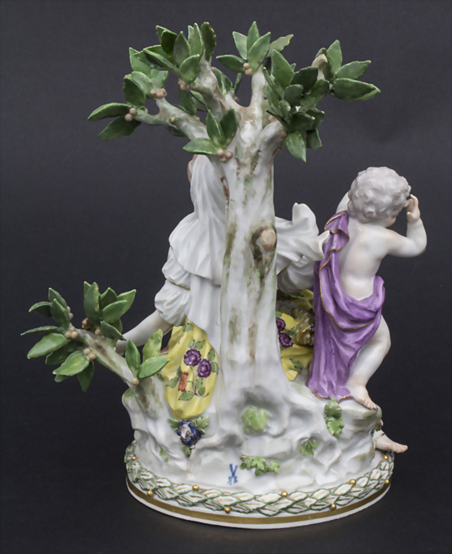 Figurengruppe 'Melpomene mit Putto' / A figural group 'Melpomene with cupid', Meissen, 19. Jh. - Image 3 of 8