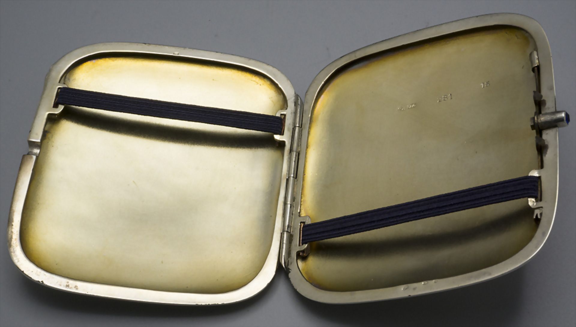 Zigarettenetui mit Hufeisen / A silver cigarette case with enameled horseshoes, Louis ... - Image 3 of 5