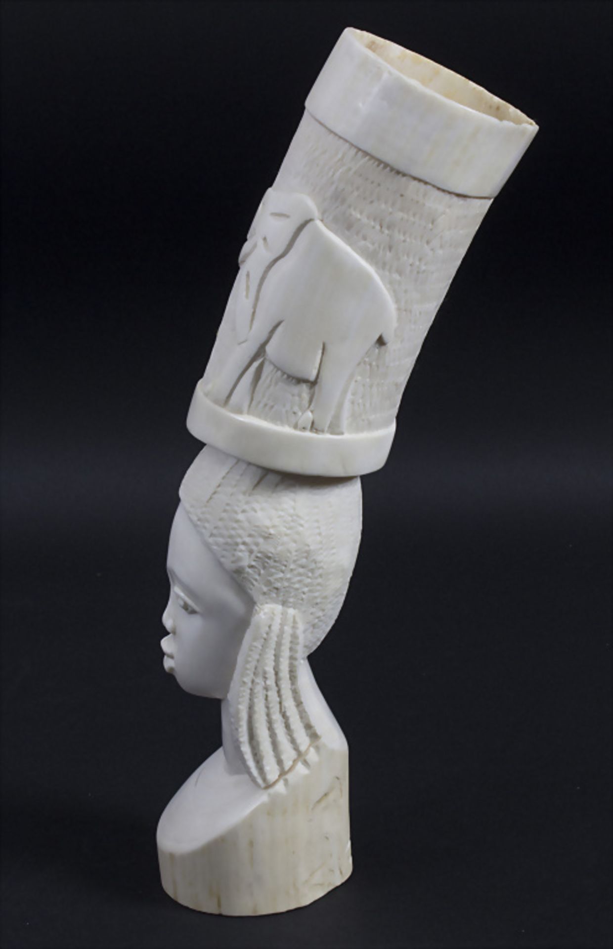 Elfenbein mit geschnitztem Frauengesicht / Ivory with carved woman's face, Tansania, um 1920 - Bild 2 aus 4