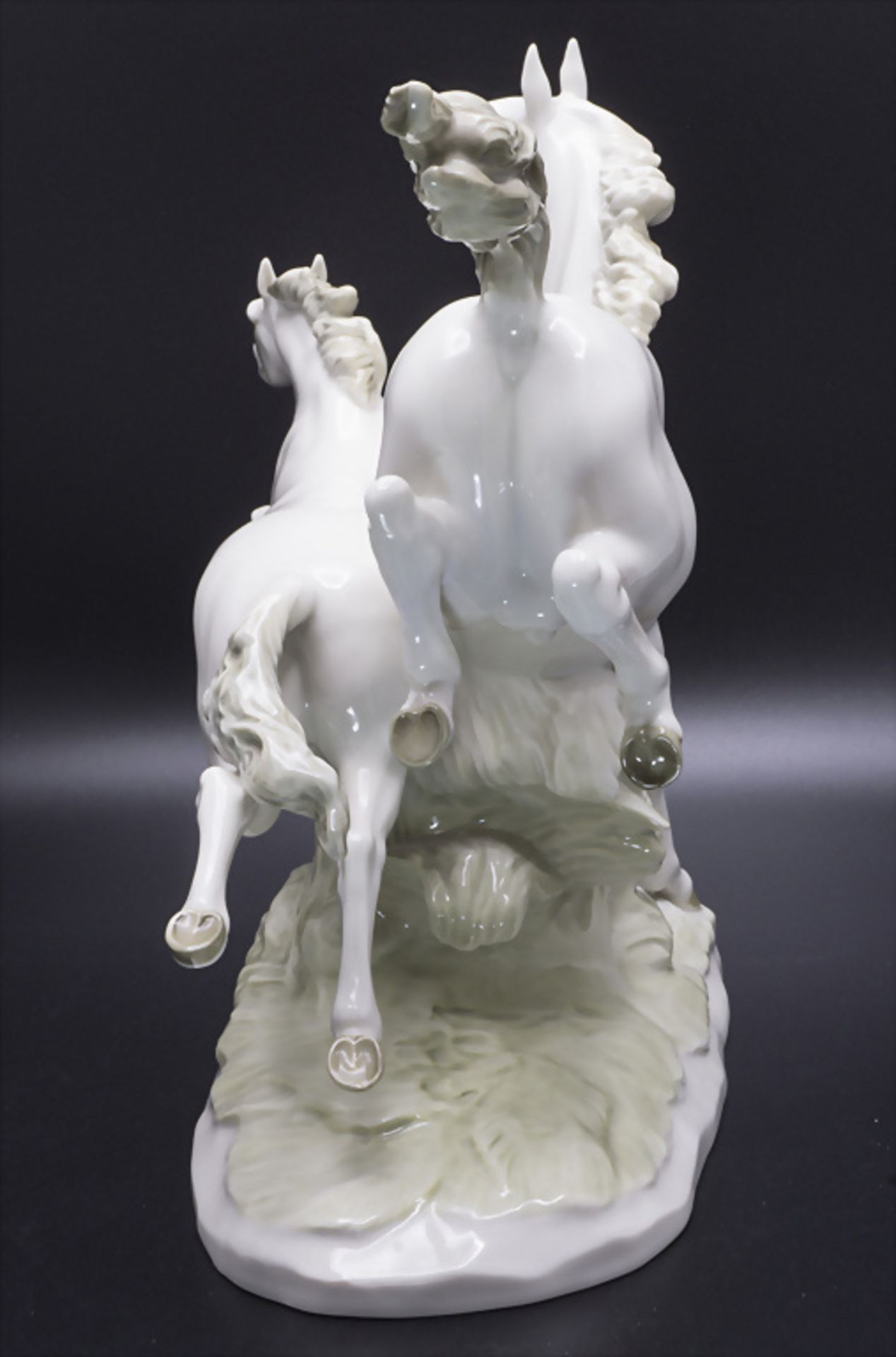 Zwei Pferde / Two horses, Max Hermann Fritz, Hutschenreuther Kunstabteilung, Selb, um 1930 - Image 3 of 7