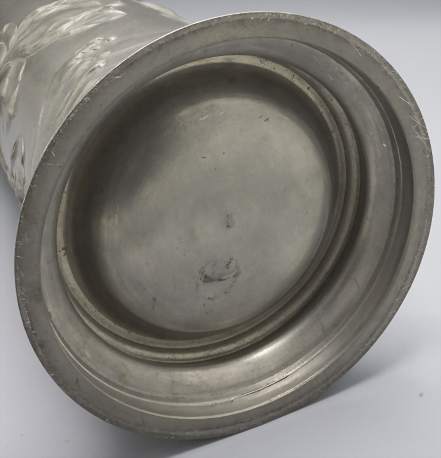 Jugendstil Zinnschenkkanne / An Art Déco pewter jug, um 1900 - Image 4 of 4