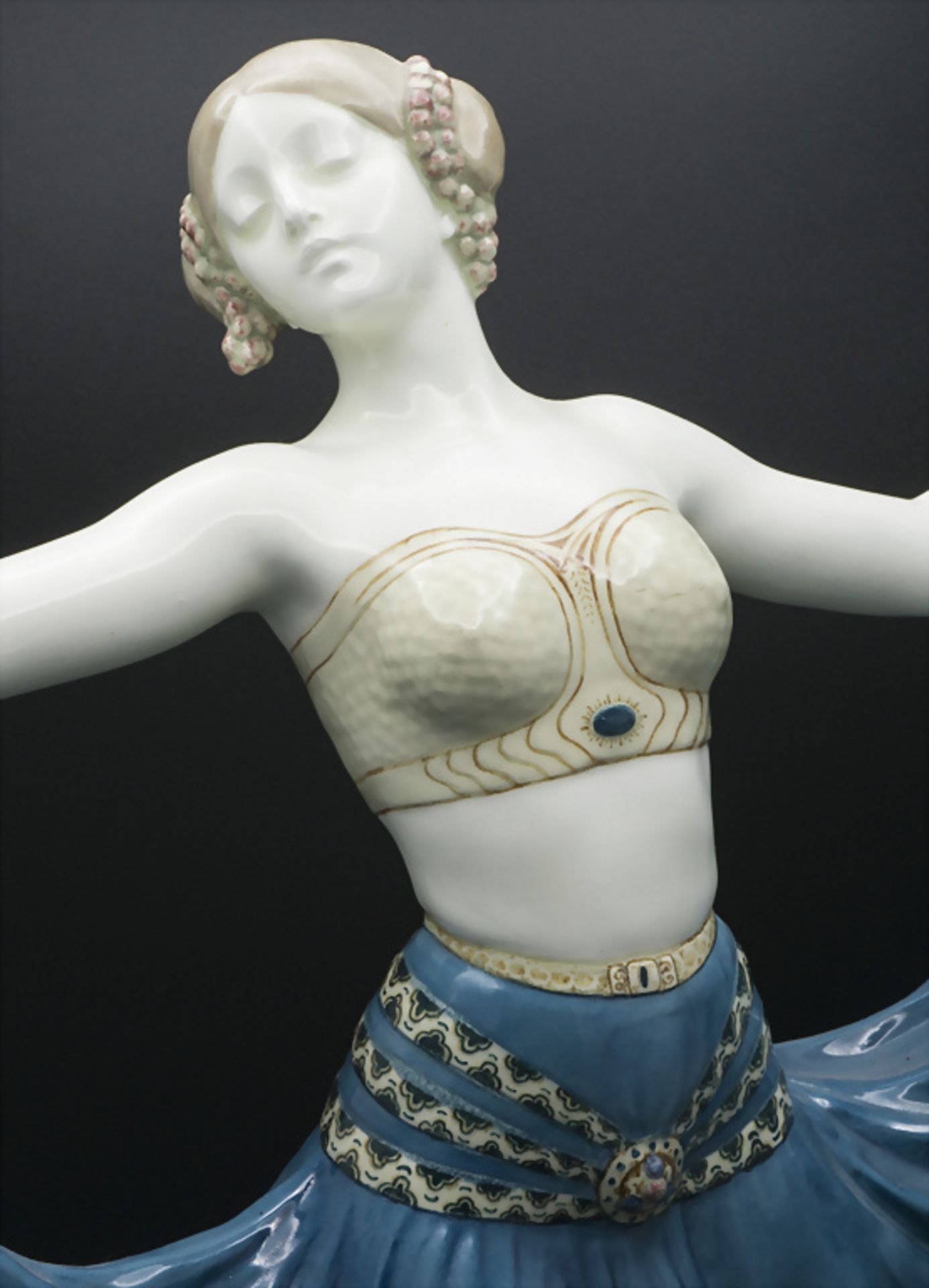 Art Déco Skulptur 'Die Tänzerin Rose' / An Art Deco ceramic sculpture of a female dancer ... - Bild 2 aus 9