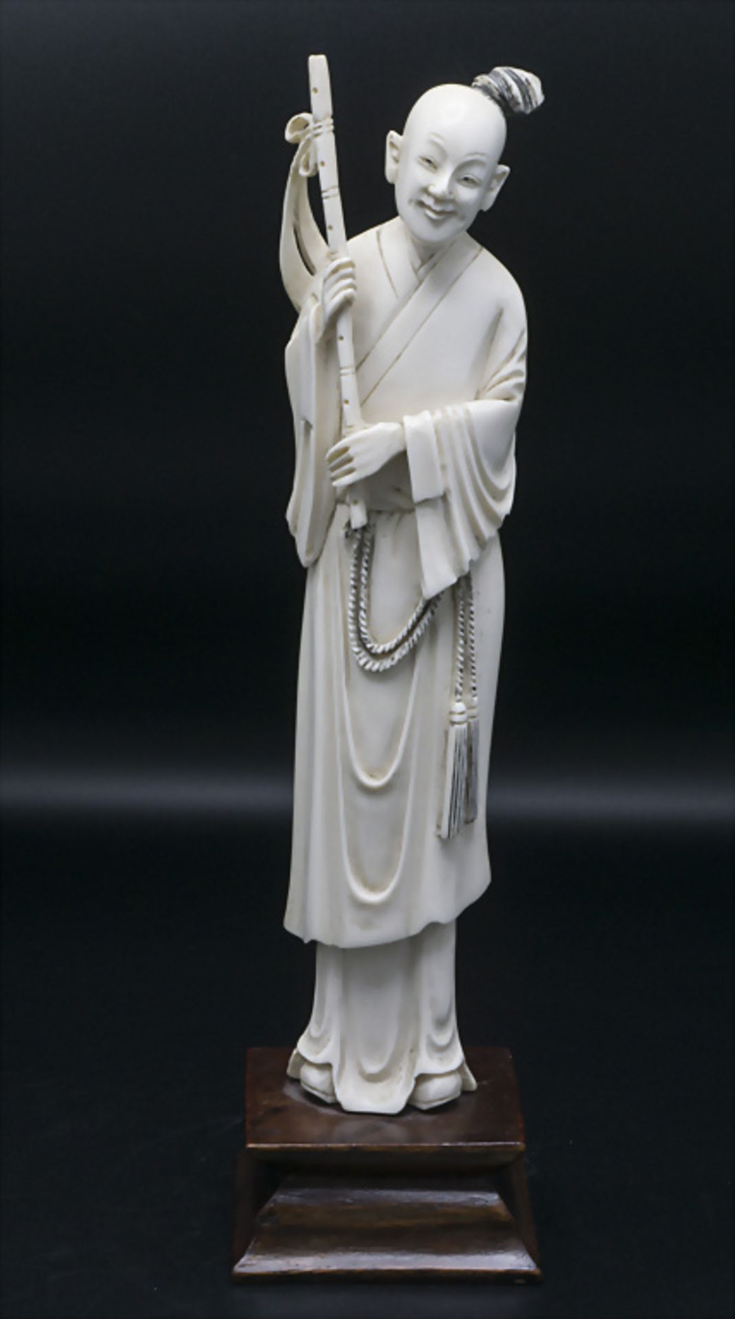 Flötenspieler / An ivory flute player, China, späte Qing-Dynastie (1644-1911)