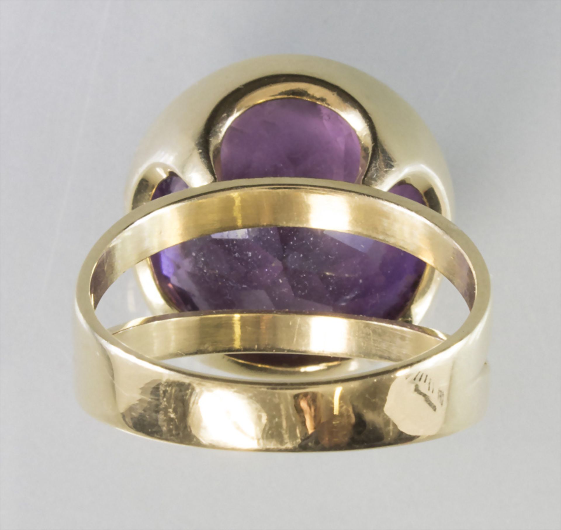 Damenring mit Amethyst / A ladies 18k gold ring with amethyst, Juwelier Wöhler, Mannheim, um 1990 - Bild 4 aus 4