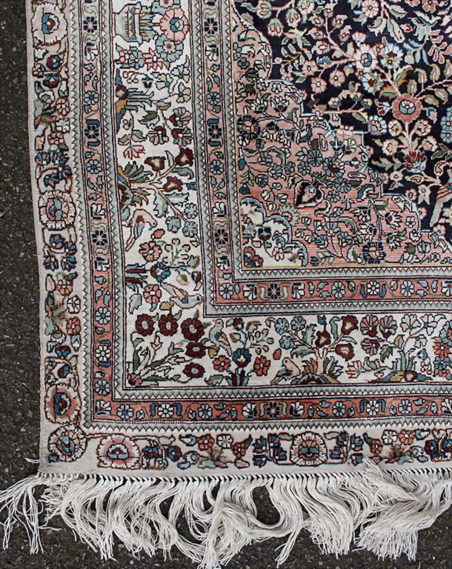 Seidenteppich / A silk carpet - Image 2 of 3