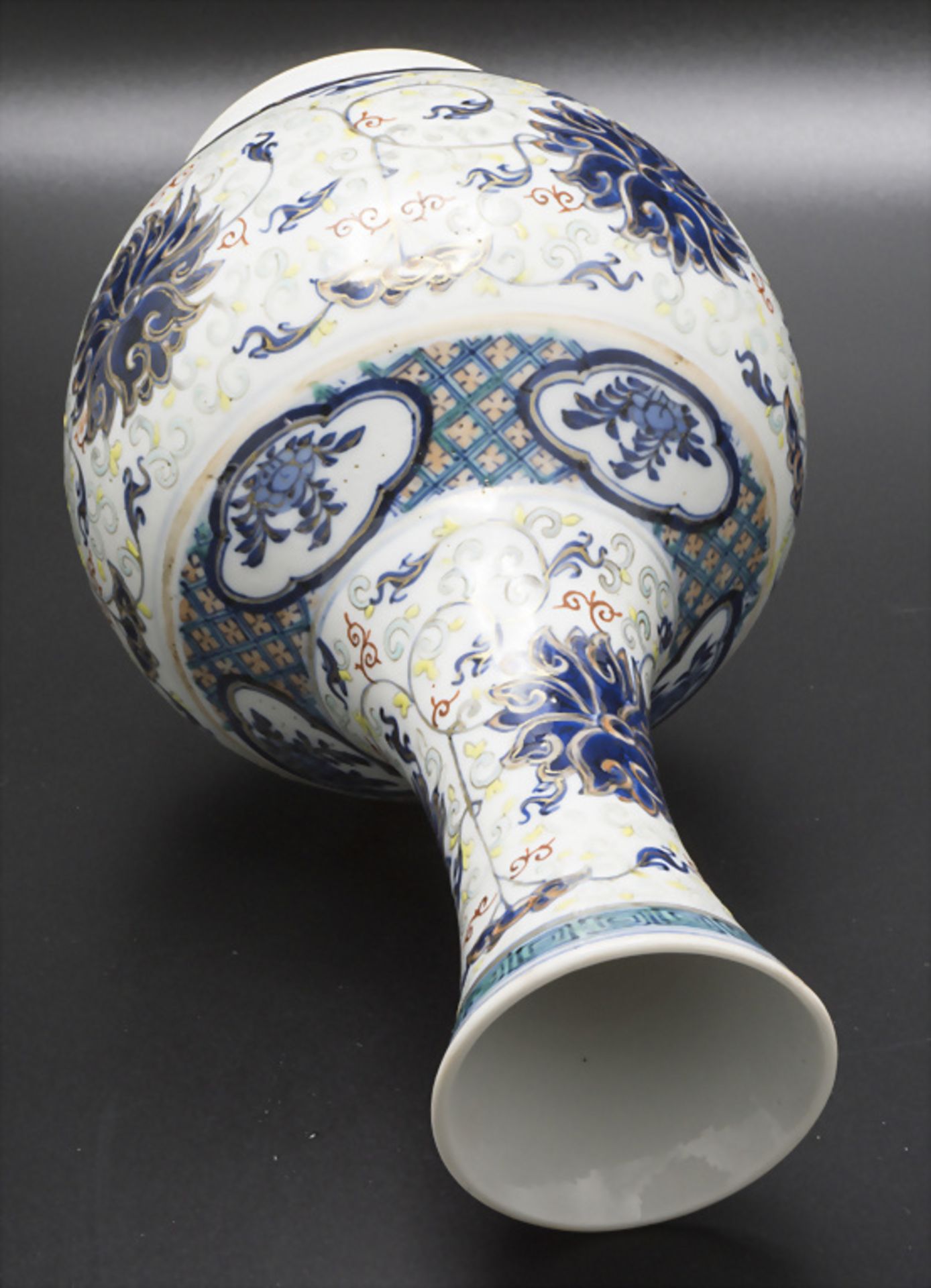 Seltene Doucai-Ziervase / A rare decorative Doucai porcelain vase, China, Qing-Dynastie ... - Image 5 of 8