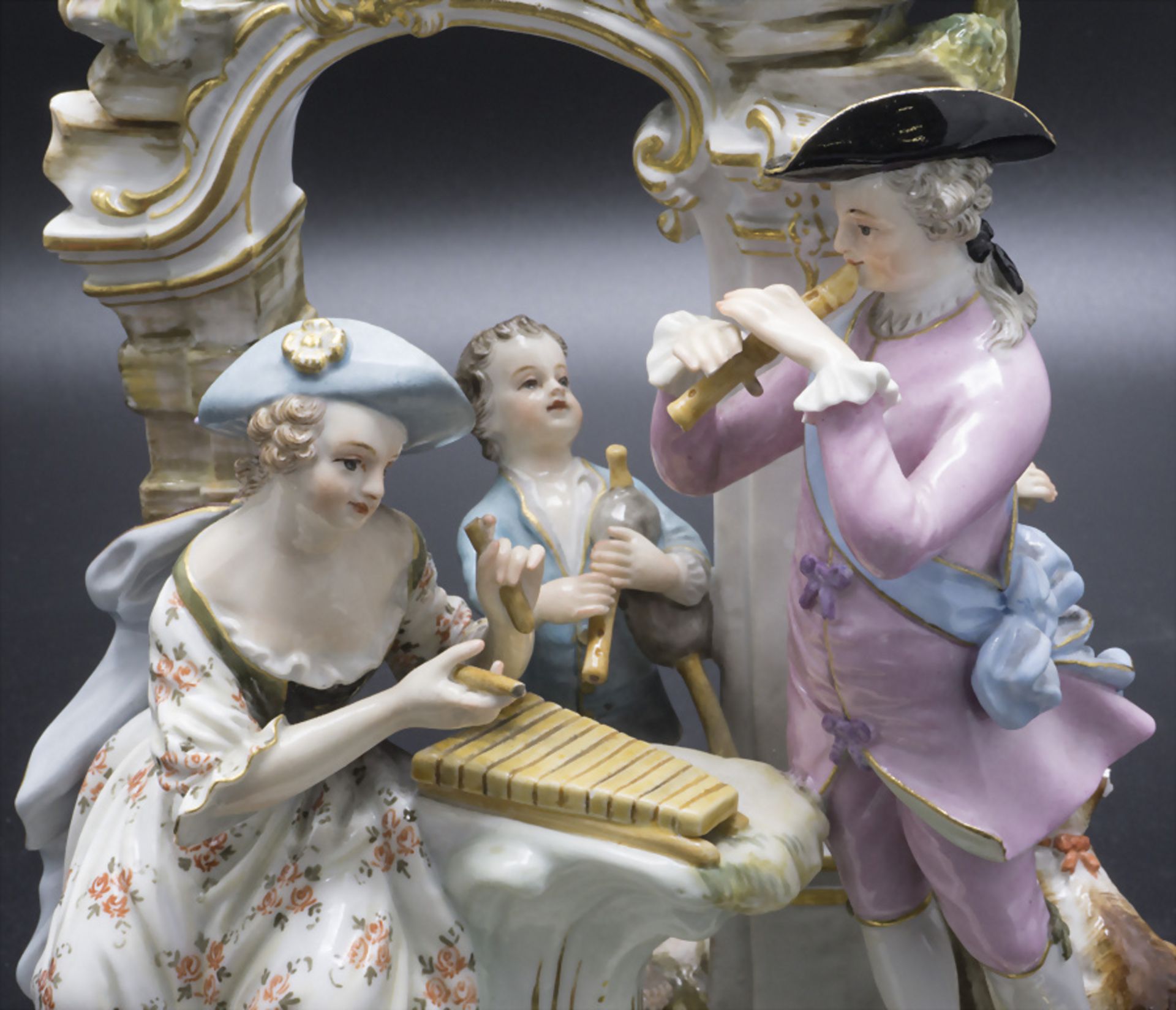 Figurengruppe 'Musizierende Familie' / A figural group of a 'A music making family', J.C. ... - Image 5 of 8